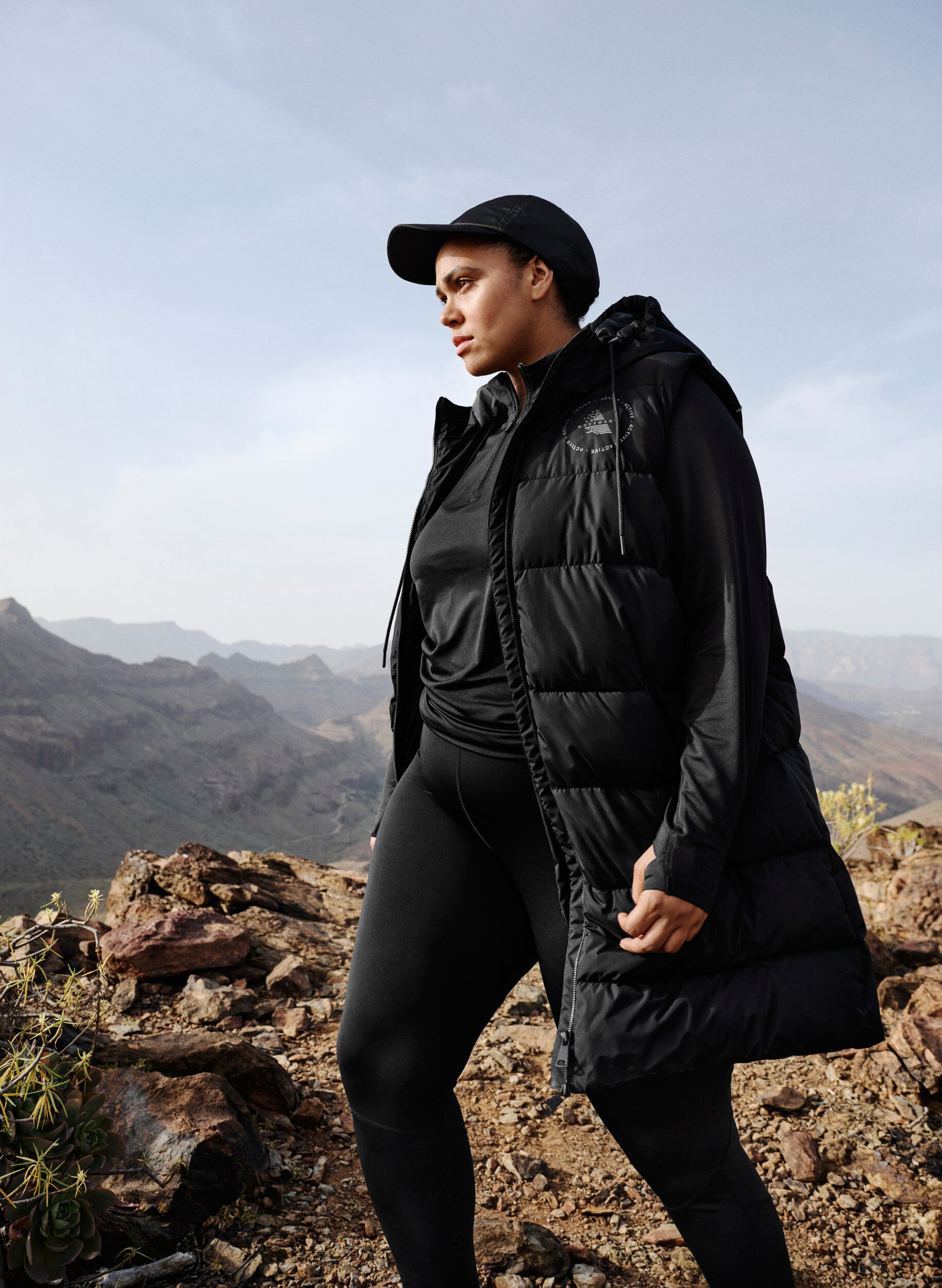 Zizzi Sportliche Kapuzenjacke mit Taschen, Black, Image image number 1