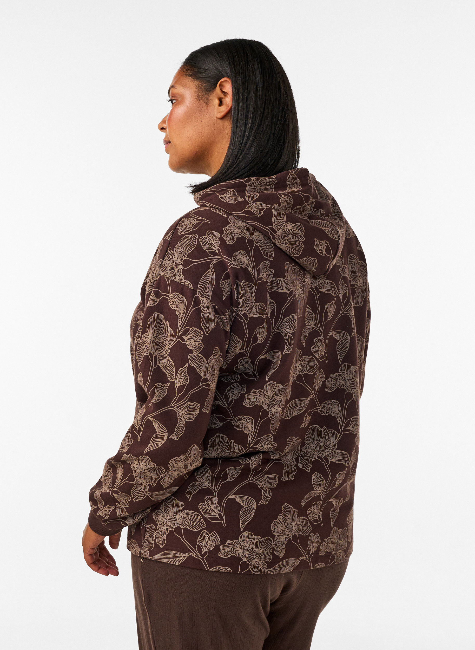 ZizziHoodie mit All-over-Print, Braun, Model image number 2