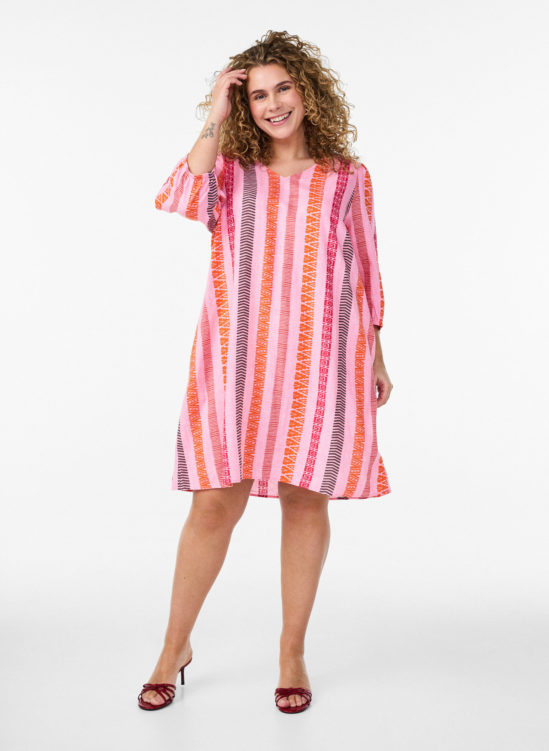 Zizzi Kurzes Kleid aus Leinen und Viskose mit 3/4-&Auml;rmeln, Pink, Model image number 0