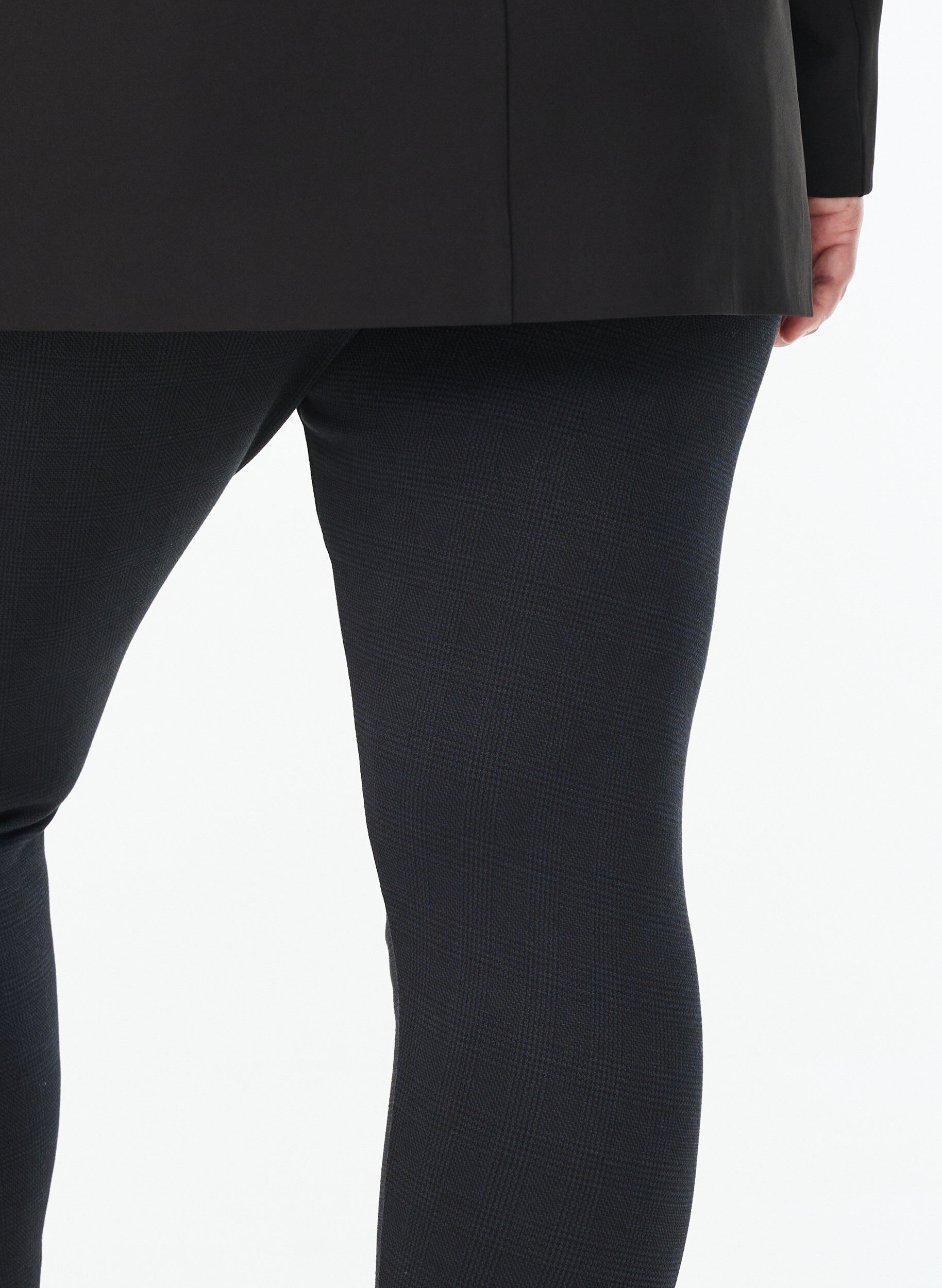 Zizzi Gemusterte Leggings mit einer normalen Taille, Schwarz, Model image number 3