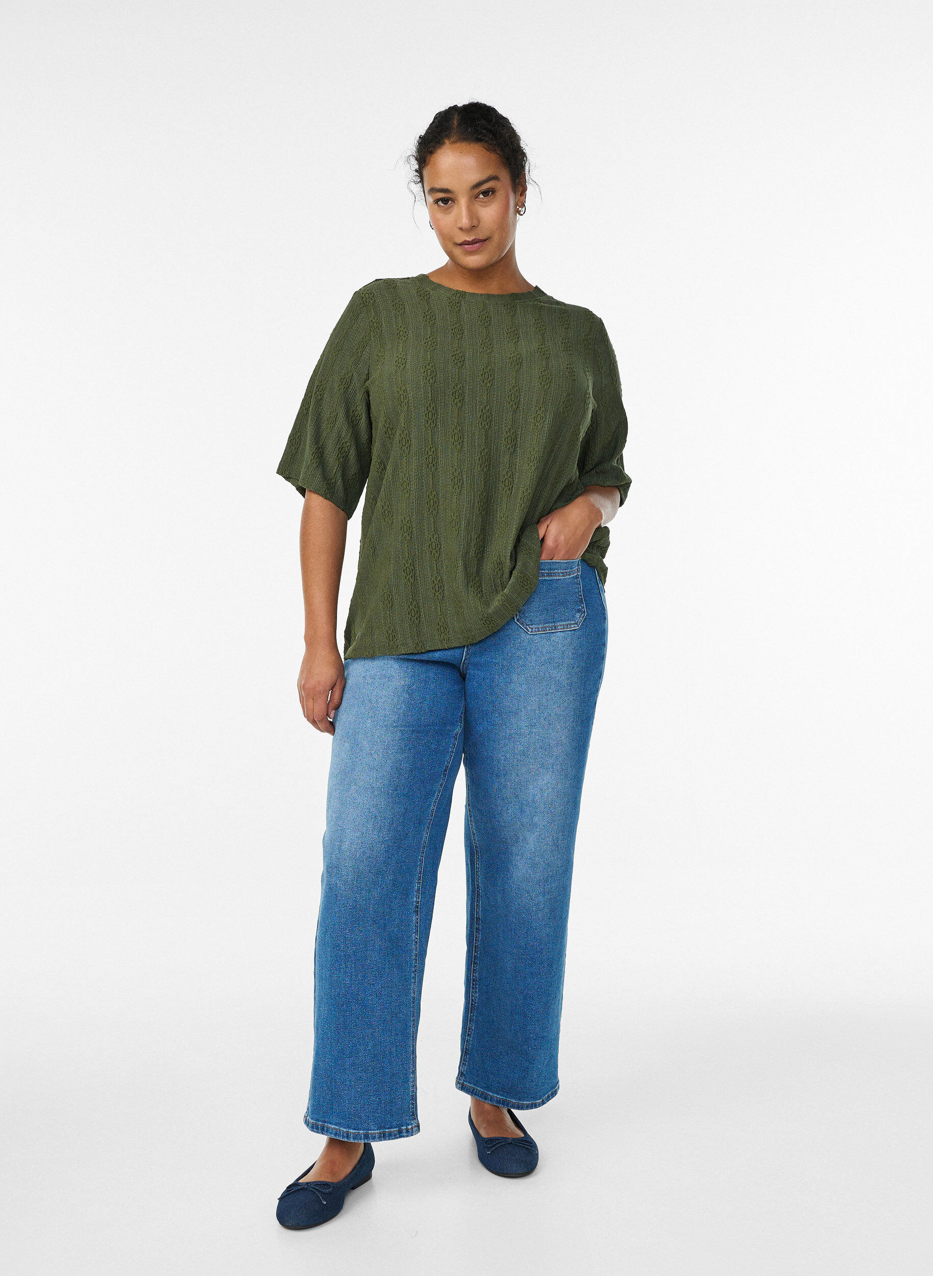 Zizzi Bluse mit Strukturmuster und kurzen &Auml;rmeln, Gr&uuml;n, Model image number 1