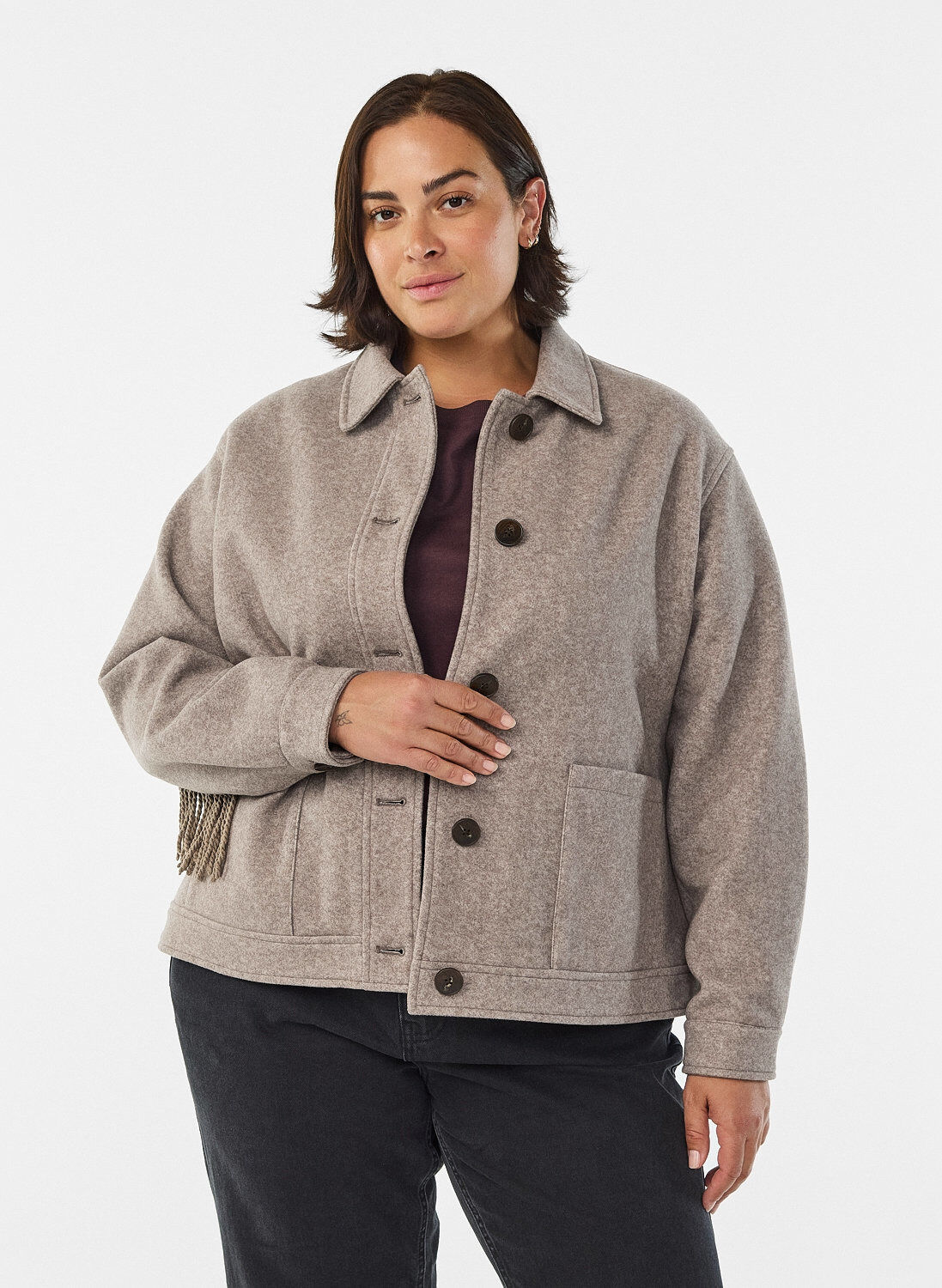 Kurze Hemdjacke mit Fransen, Beige, Model