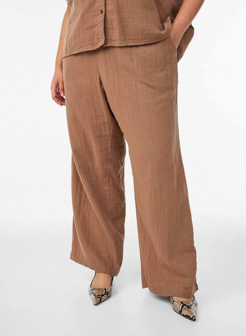 Hoch taillierte Hose aus Baumwoll-Musselin mit weitem Bein, Braun, Model image number 2