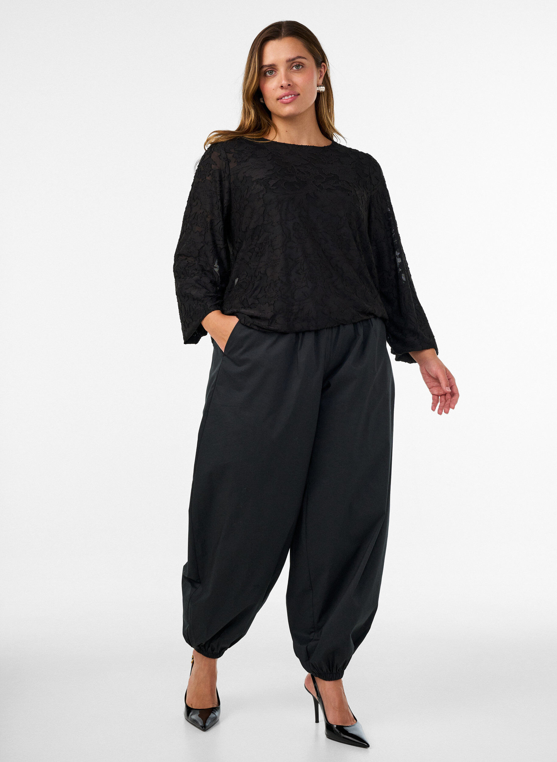 ZizziTransparente Bluse mit floraler Struktur und langen &Auml;rmeln, Schwarz, Model image number 1