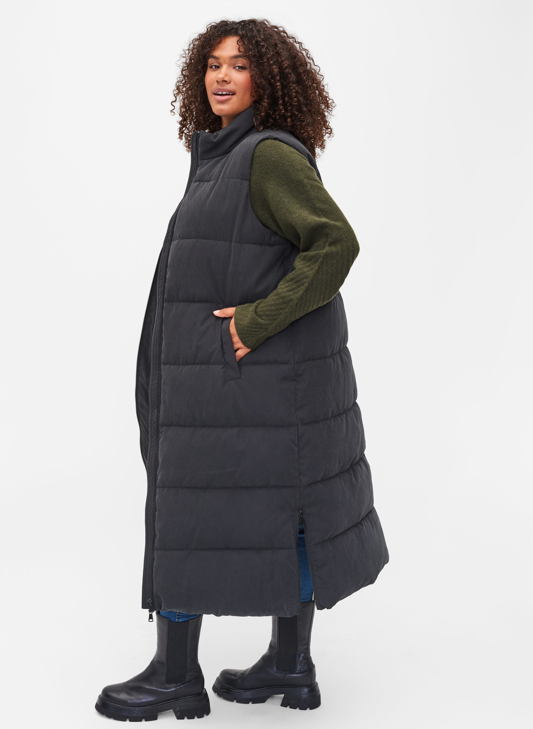 Zizzi Lange Weste mit hohem Kragen Taschen, Black, Model image number 1