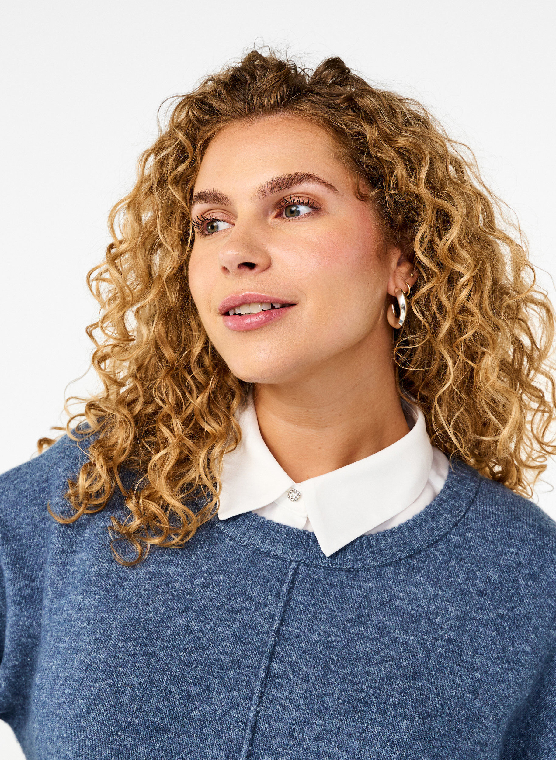 Zizzi Lockerer Kragen mit Glitzerkn&ouml;pfen, White, Model image number 0