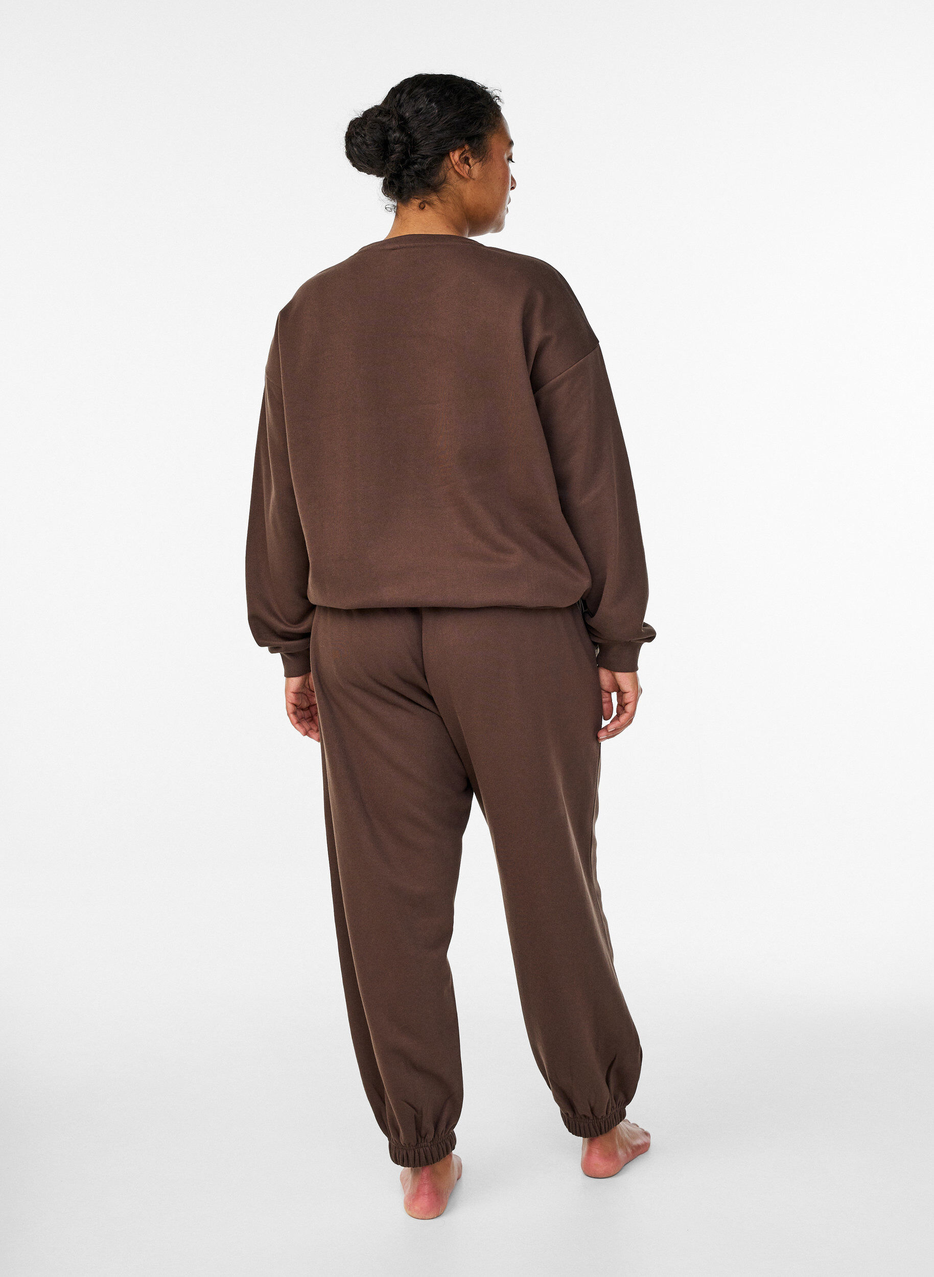 Zizzi Hoch taillierte Sweatpants mit Taschen, Braun, Model image number 1