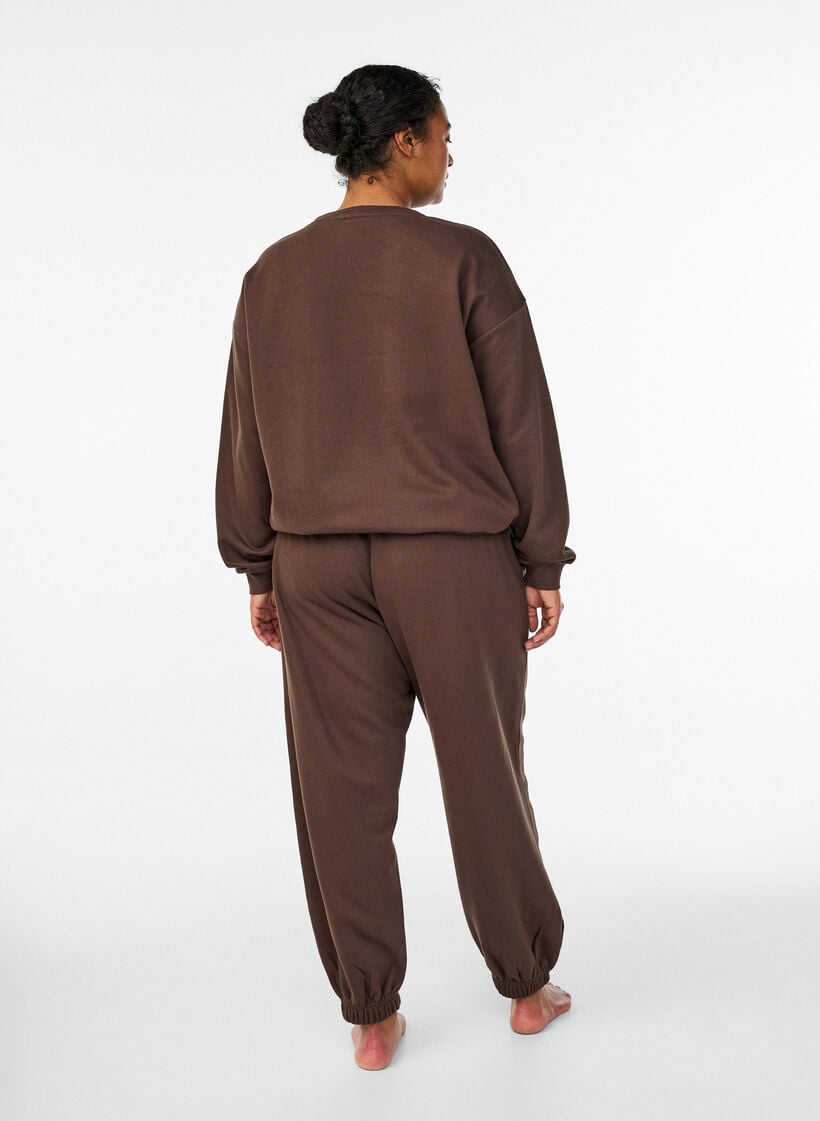 Hoch taillierte Sweatpants mit Taschen, Braun, Model image number 1