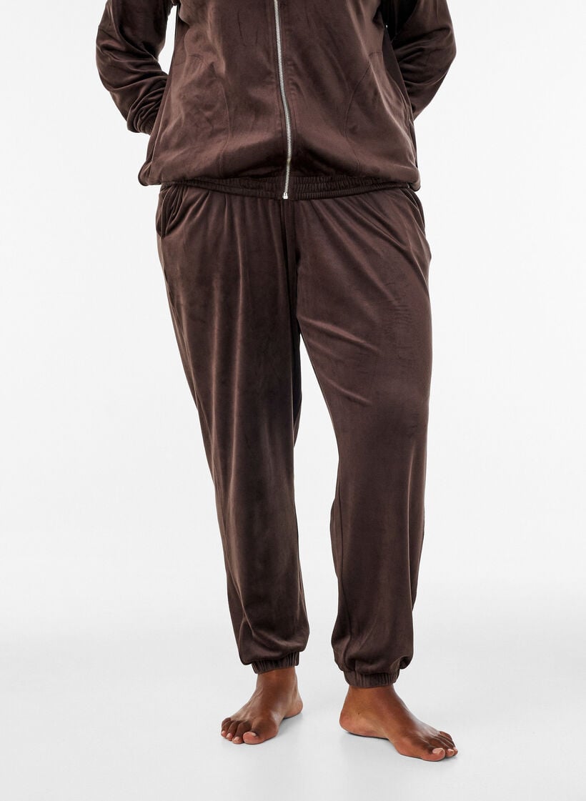 Lockere Hose aus Velours, Braun, Model image number 2
