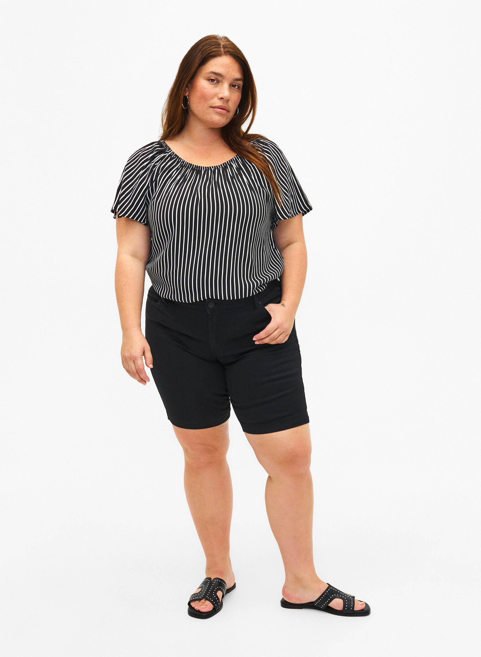 Zizzi Gestreifte Viskosebluse mit kurzen &Auml;rmeln, Black/ White Stripe, Model image number 2