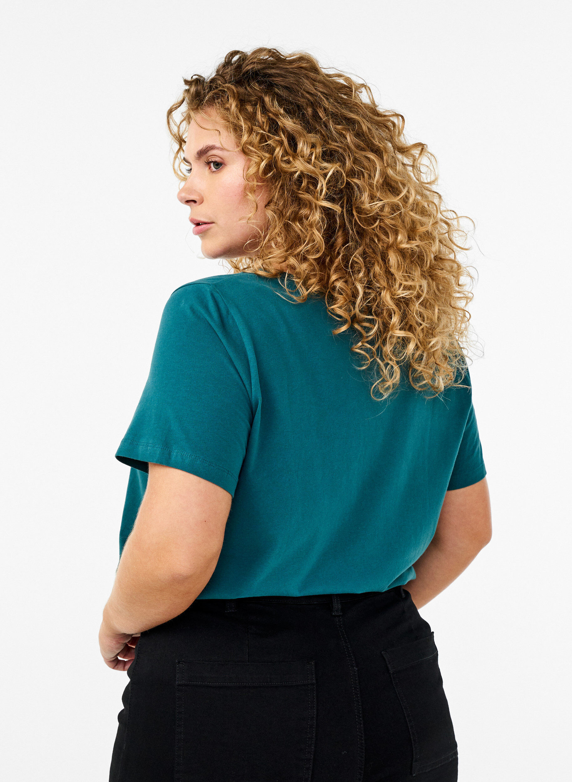 Zizzi Einfarbiges Basic-T-Shirt aus Baumwolle, Gr&uuml;n, Model image number 2