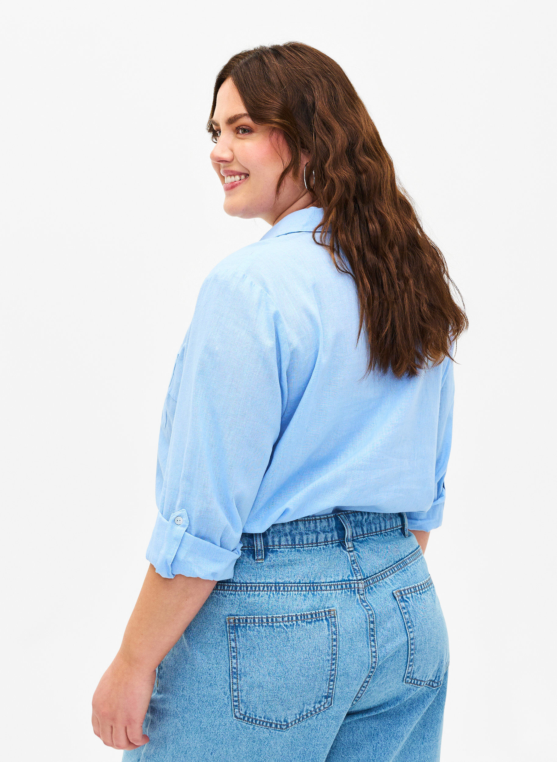 Zizzi Hemdbluse mit Knopfverschluss aus Baumwoll-/Leinengewebe, Serenity, Model image number 1