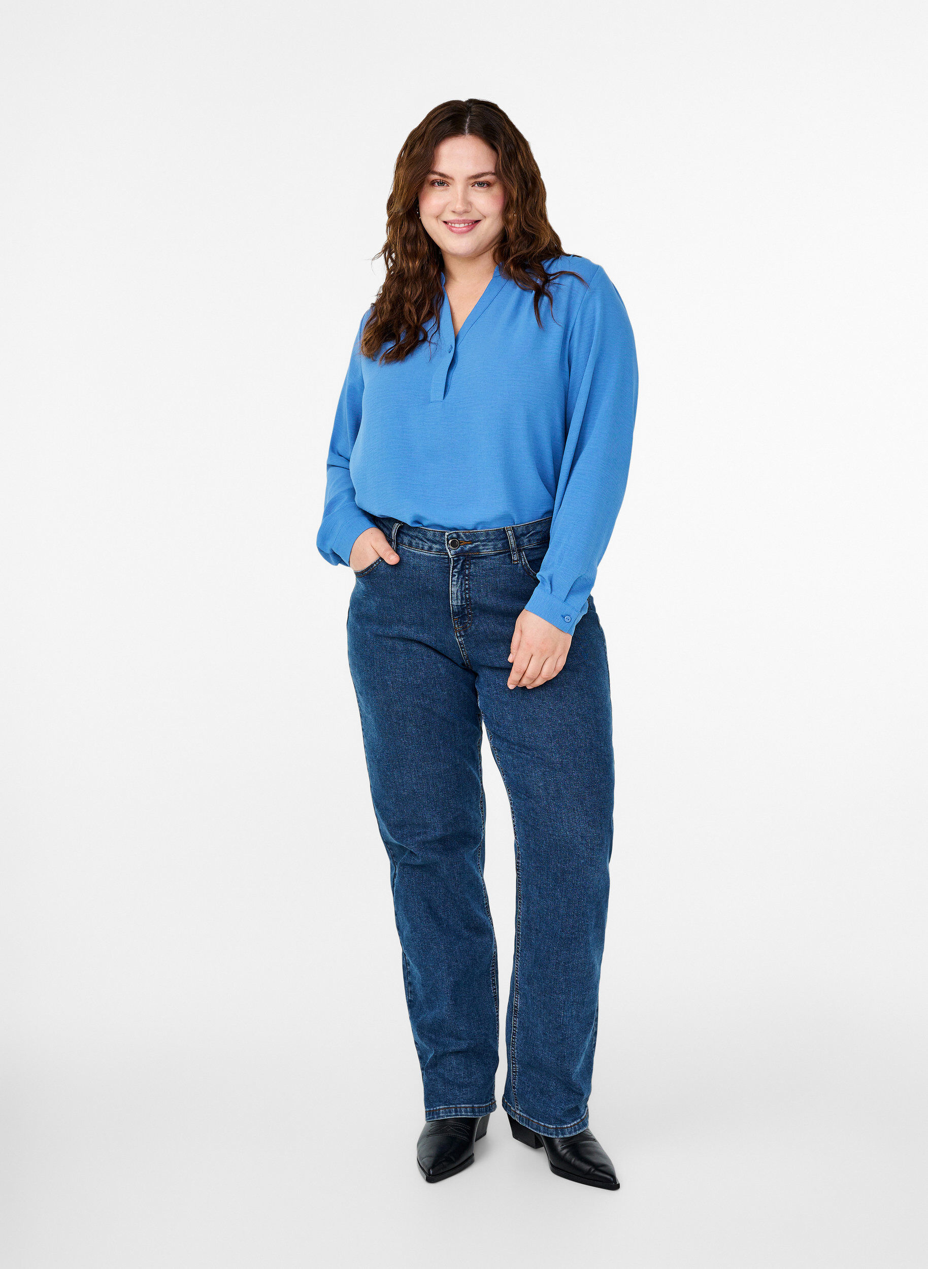 Zizzi Lang&auml;rmelige Hemdbluse mit V-Ausschnitt, Riverside, Model image number 2