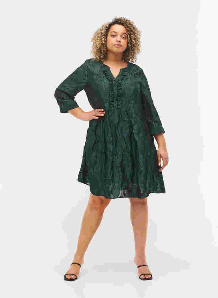 Jacquard-Kleid in einer A-Linie mit Rüschen, Scarab, Model image number 2