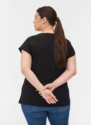 T-Shirt mit Brusttasche aus Bio-Baumwolle, Black, Model image number 1