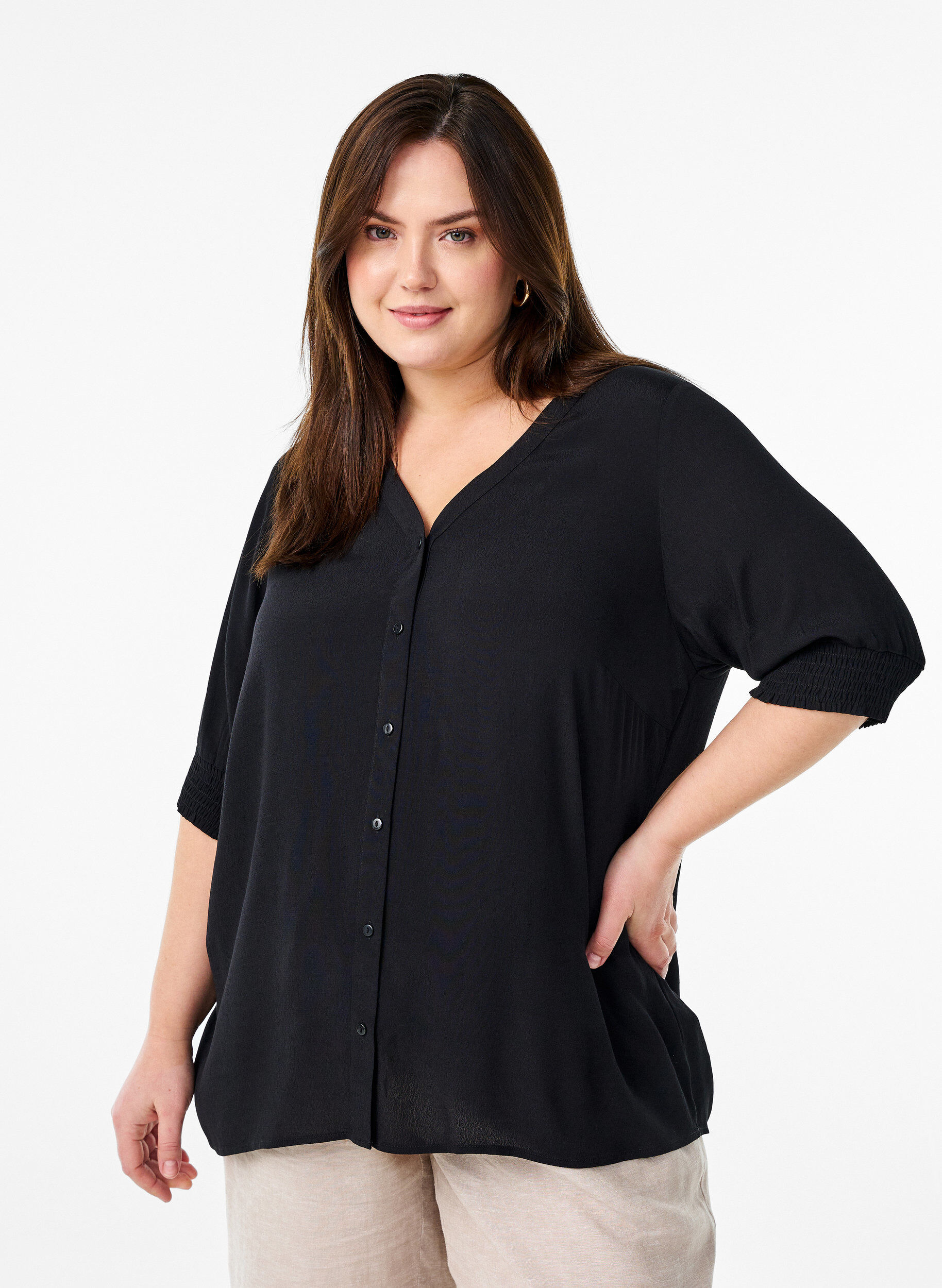 Zizzi Kurz&auml;rmelige Bluse aus Viskose, Schwarz, Model image number 0
