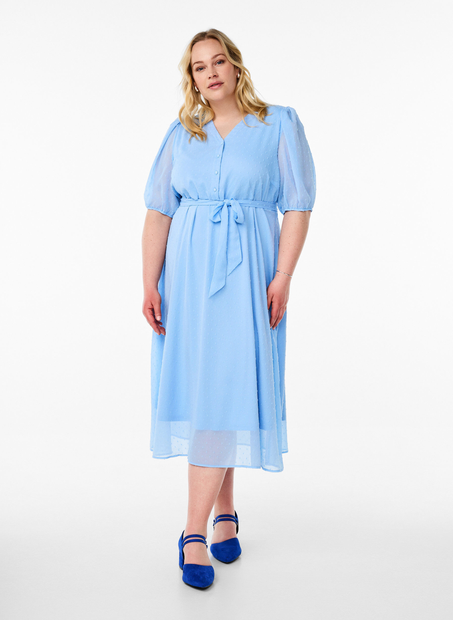 Zizzi Midi-Kleid mit V-Ausschnitt und Bindeband, Blau, Model image number 0