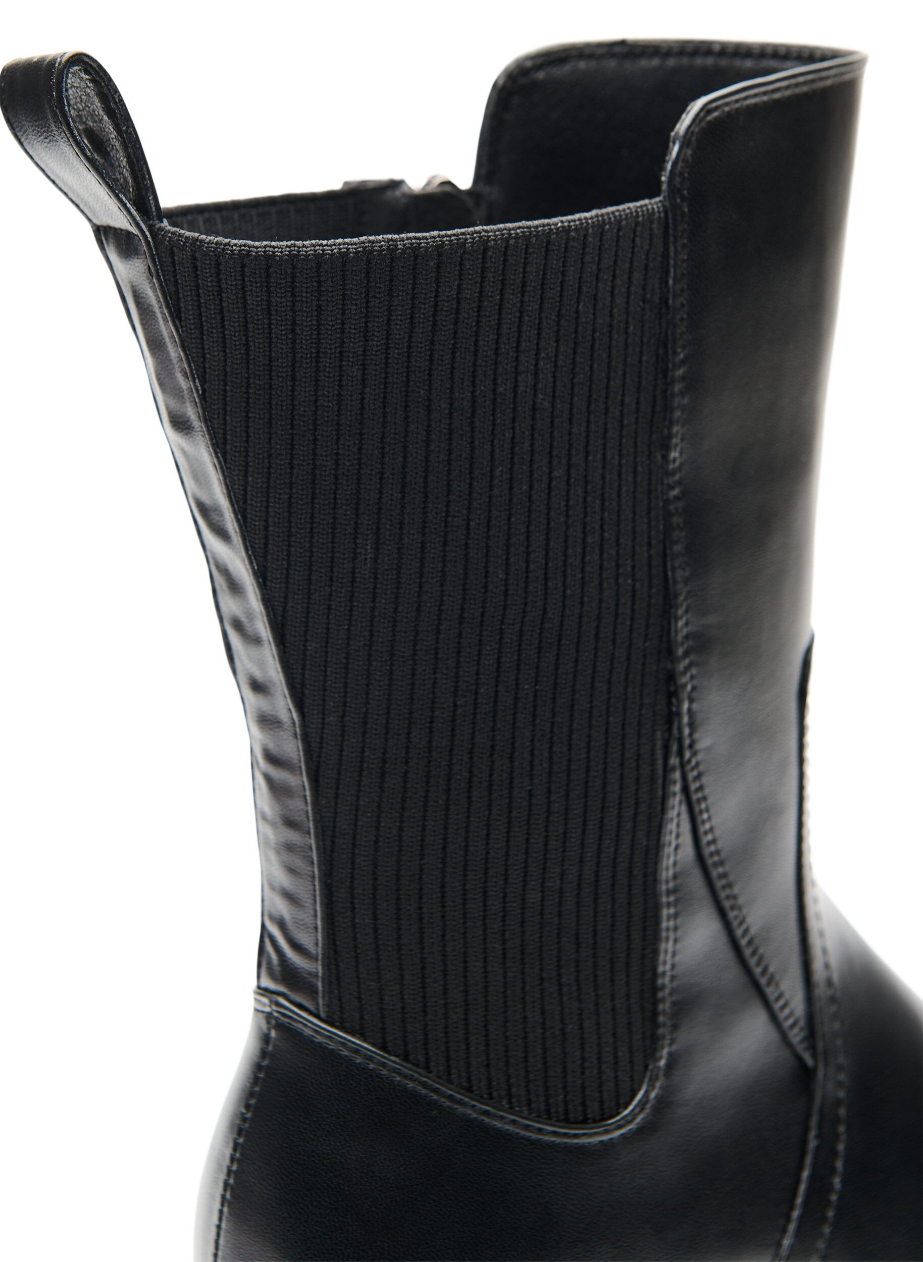 ZizziChelsea-Boot mit klobiger Sohle und gerippten Eins&auml;tzen, Schwarz, Packshot image number 2