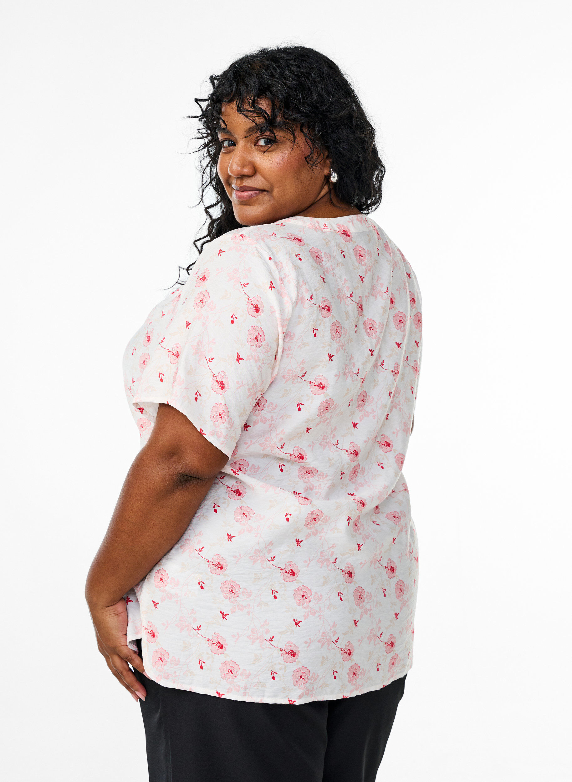 Zizzi Blusenshirt mit kurzen &Auml;rmeln und Blumenmotiv, Rot, Model image number 2