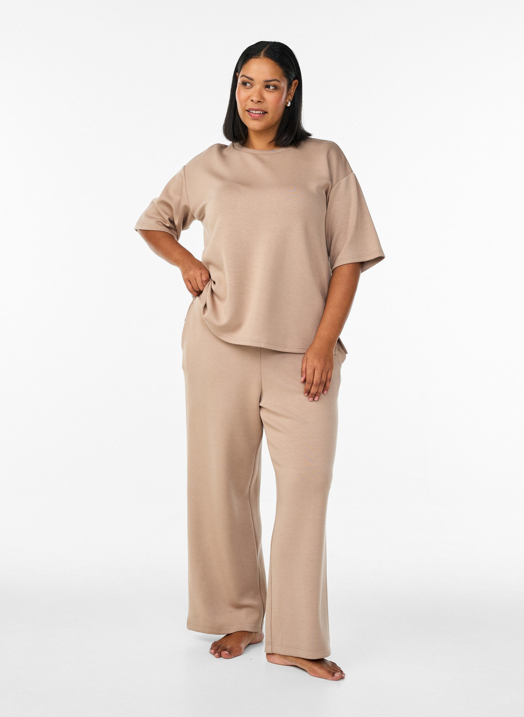 Zizzi Lockeres T-Shirt mit Halbarm, Beige, Model image number 1