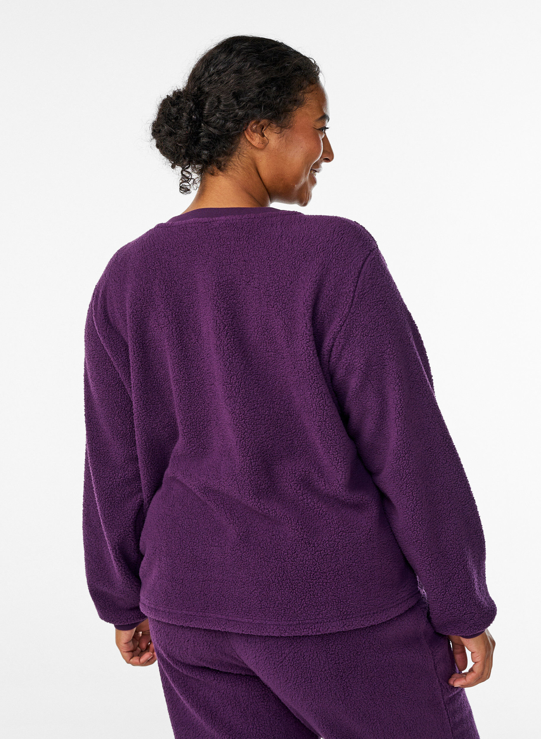 Zizzi Pullover aus weichem Teddyfleece, Lila, Model image number 2