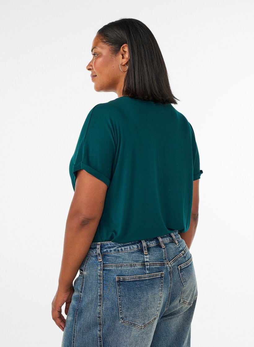 Basic T-Shirt aus Viskose mit V-Ausschnitt, Gr&uuml;n, Model image number 2