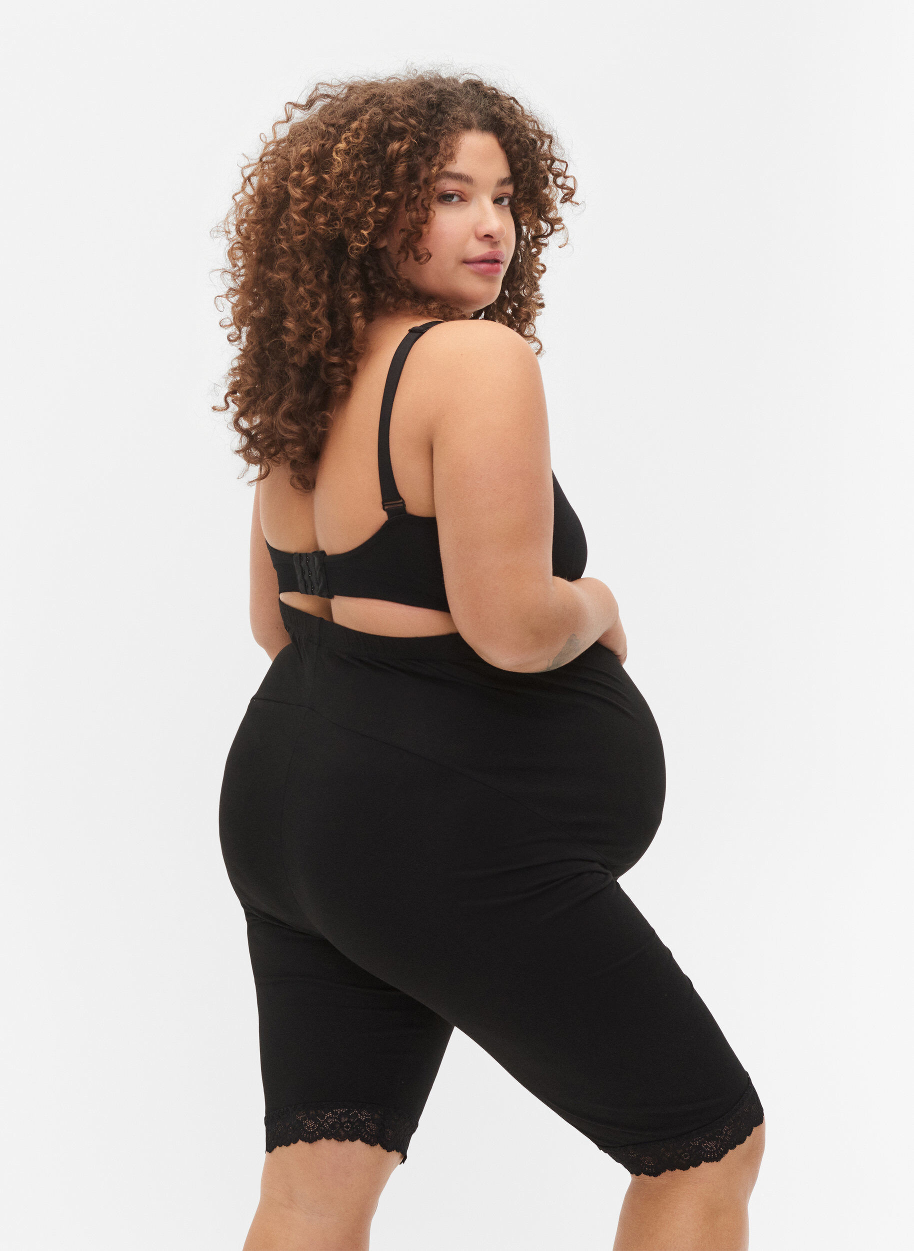 Zizzi Radlershorts f&uuml;r Schwangere mit Spitzenrand, Black, Model image number 1