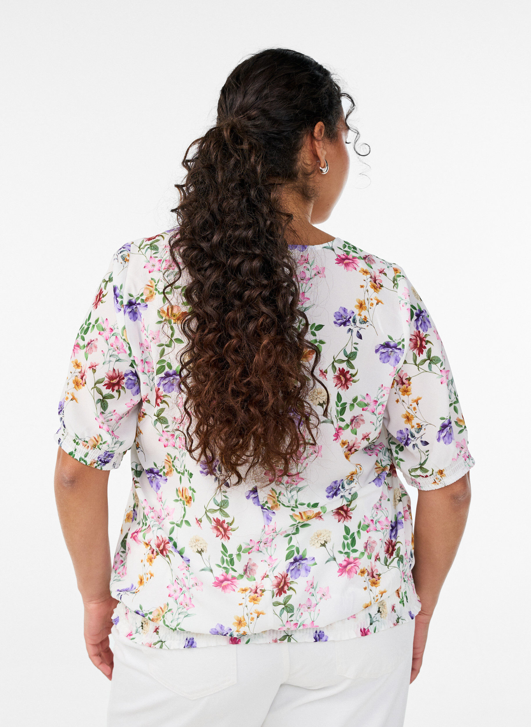 Zizzi Gebl&uuml;mte Bluse mit Puff&auml;rmeln, Rot, Model image number 1