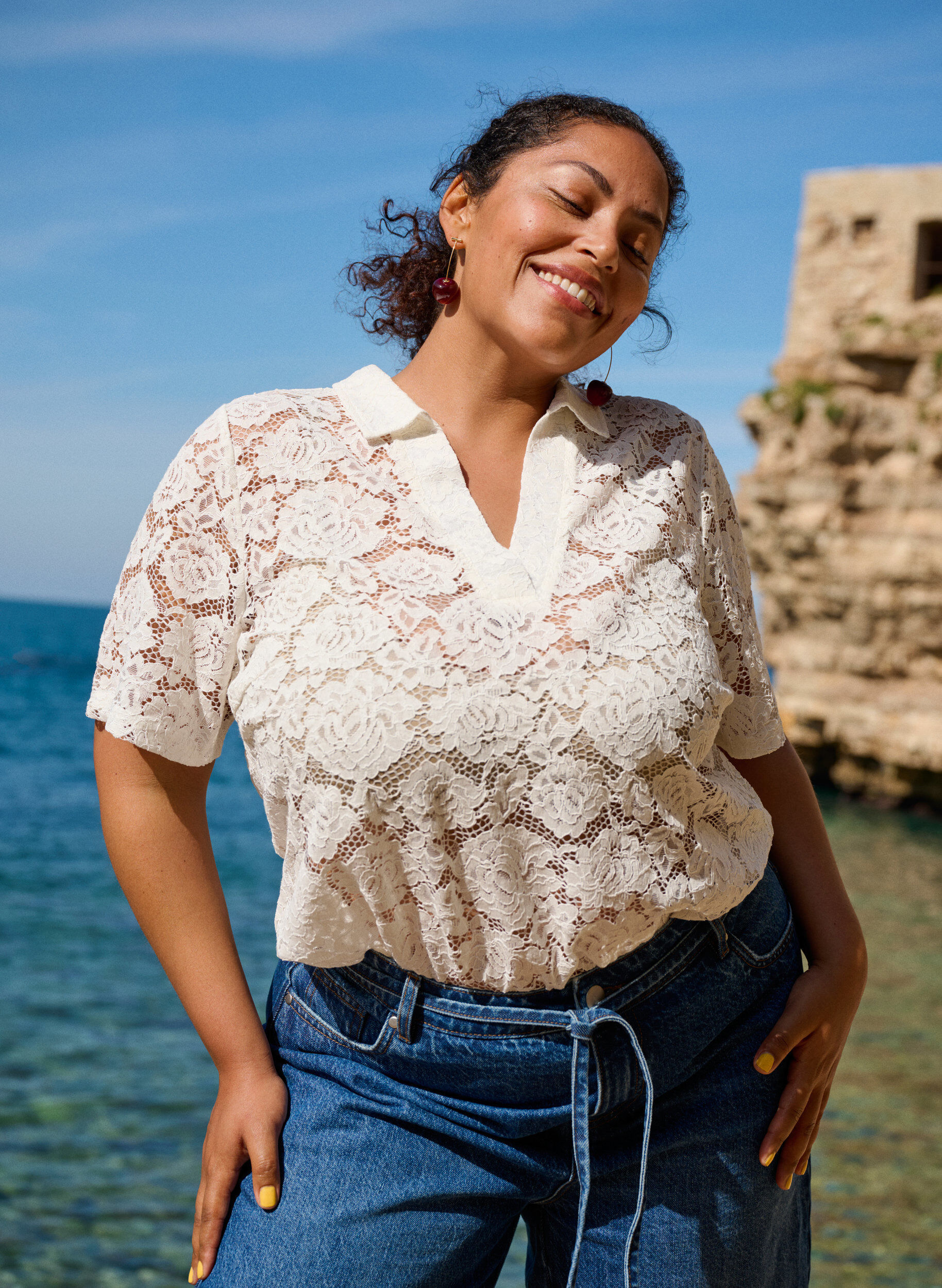 Zizzi Spitzenbluse mit Kragen und V-Ausschnitt, Vanille, Image image number 0