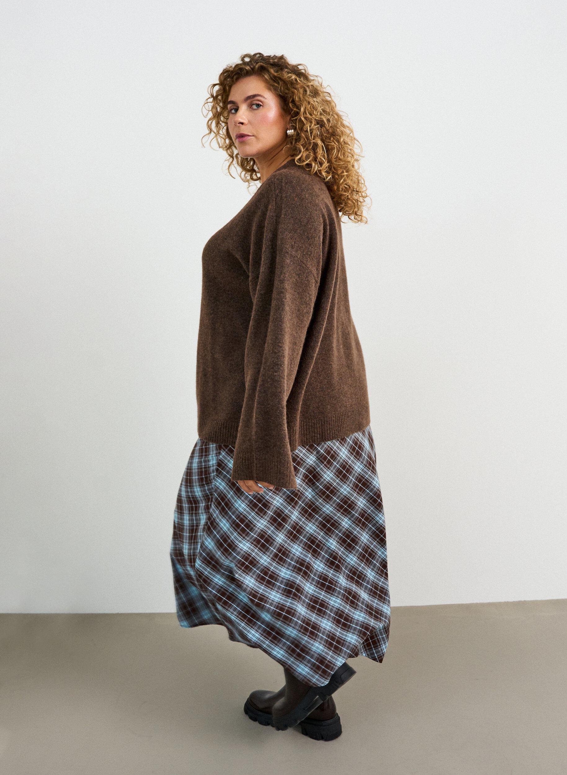 ZizziLocker gestrickte Bluse mit Alpaka und Wolle, Braun, Model image number 2