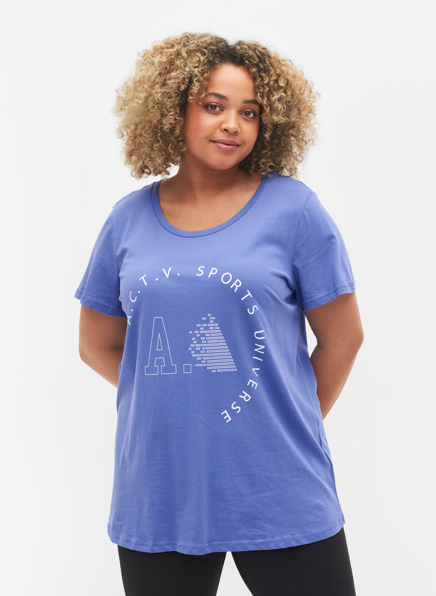 Zizzi Trainings-T-Shirt mit Print, Very Peri A.C.T.V, Model image number 0