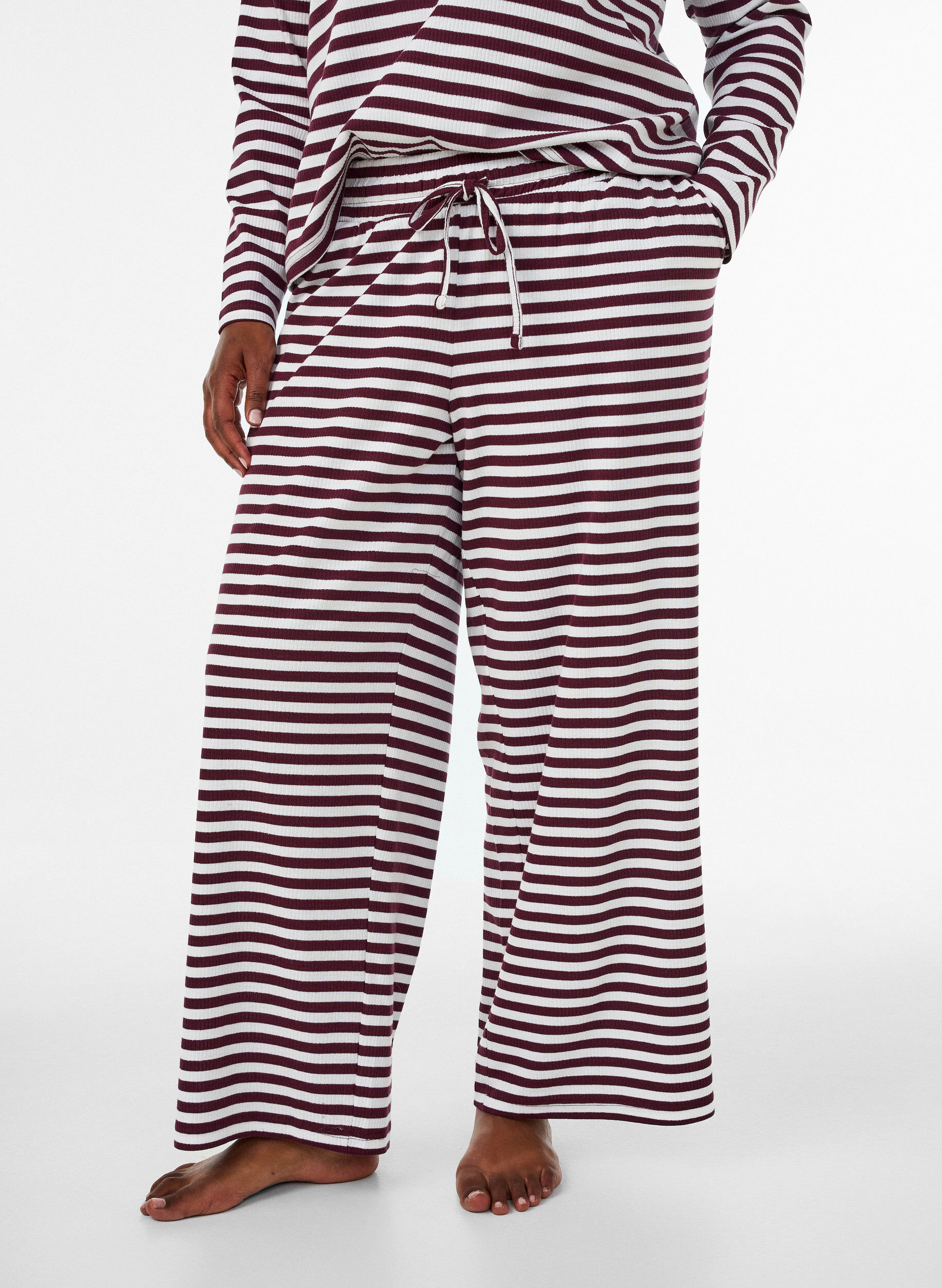 ZizziGestreifte Schlafanzughose mit hoher Taille und weiten Beinen, Rot, Model image number 2