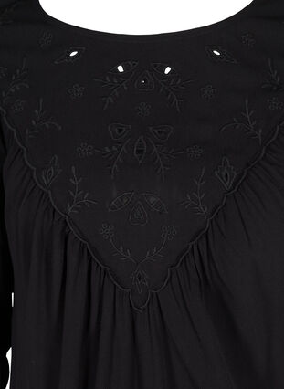 Viskosekleid mit Stickerei und kurzen Ärmeln, Black, Packshot image number 2