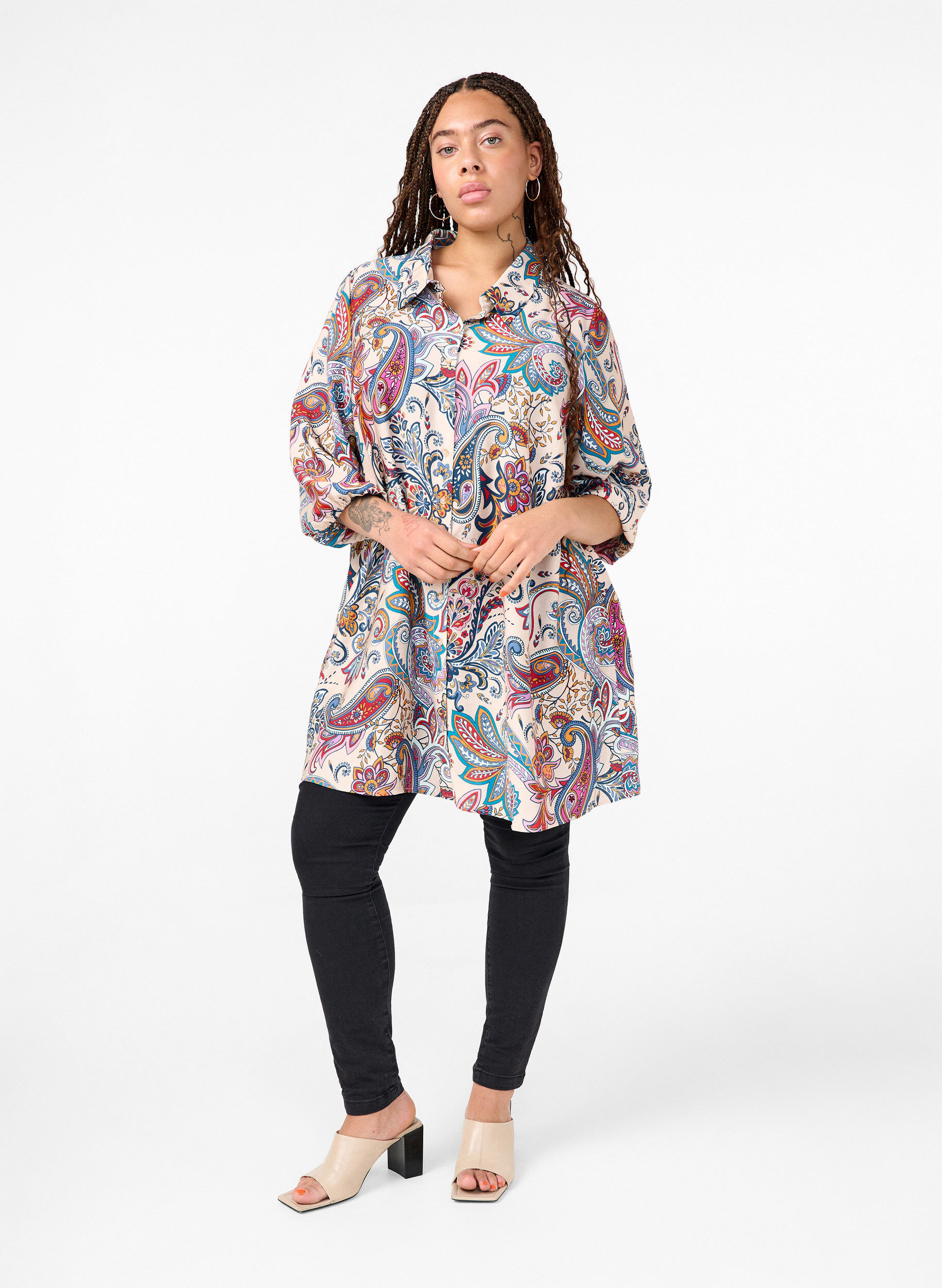 Zizzi Viskose-Tunika mit Paisley-Print und 3/4-&Auml;rmeln, Sand Do. Paisley AOP, Model image number 2