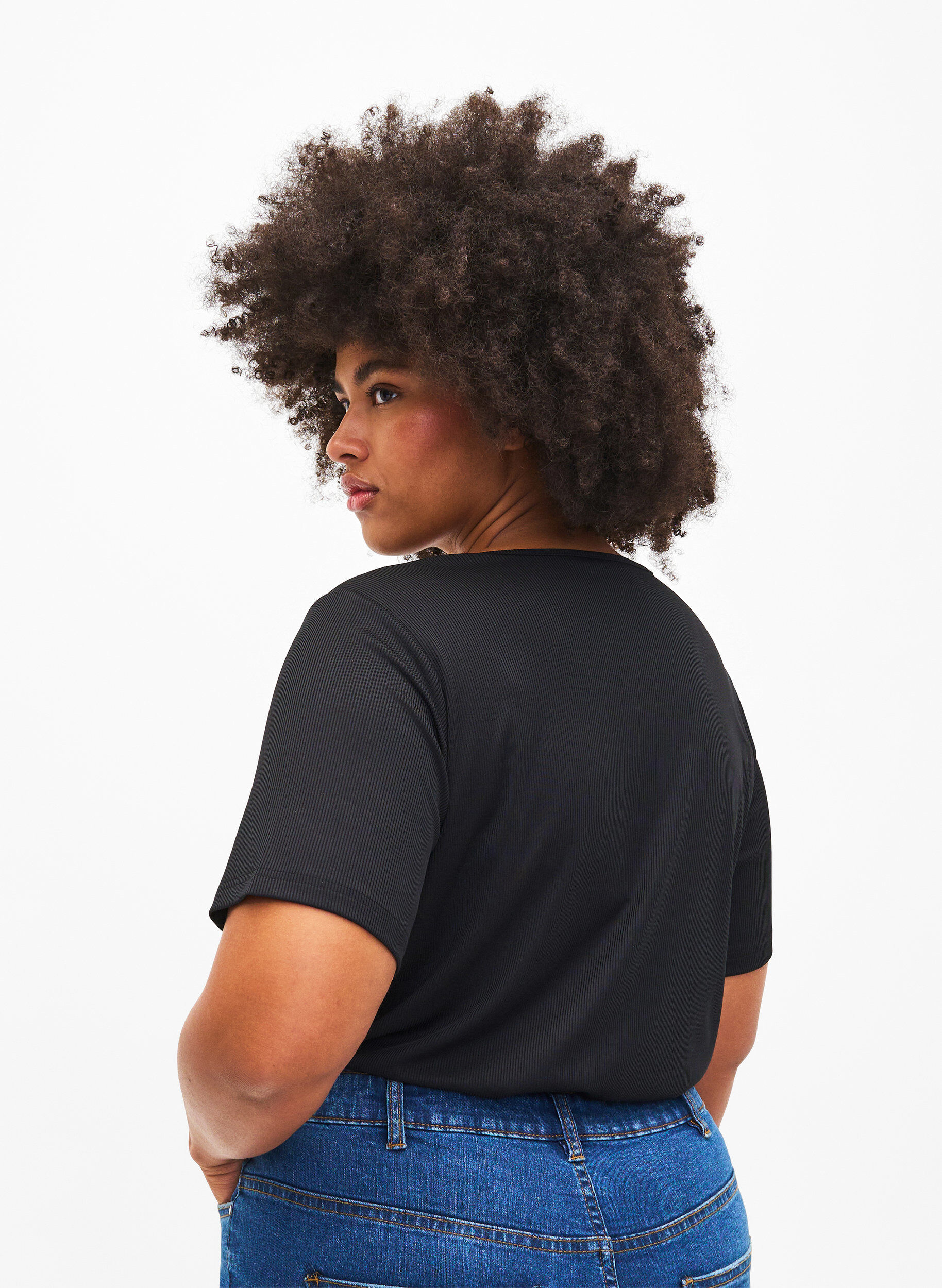 Zizzi Gerippte Bluse mit Kettendetail, Black, Model image number 1