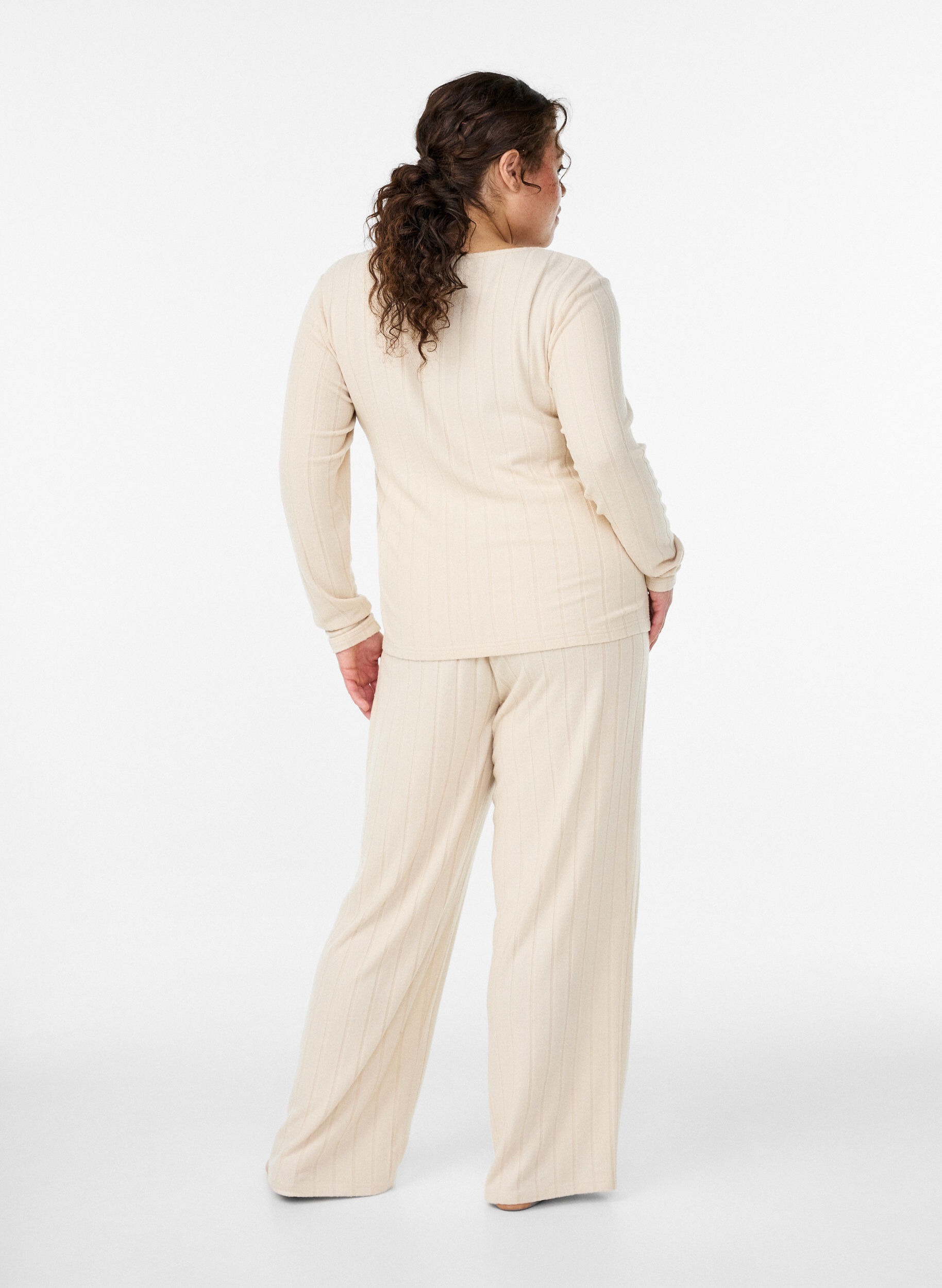 Zizzi Loungehose aus geripptem Jersey mit hoher Taille, Beige, Model image number 1