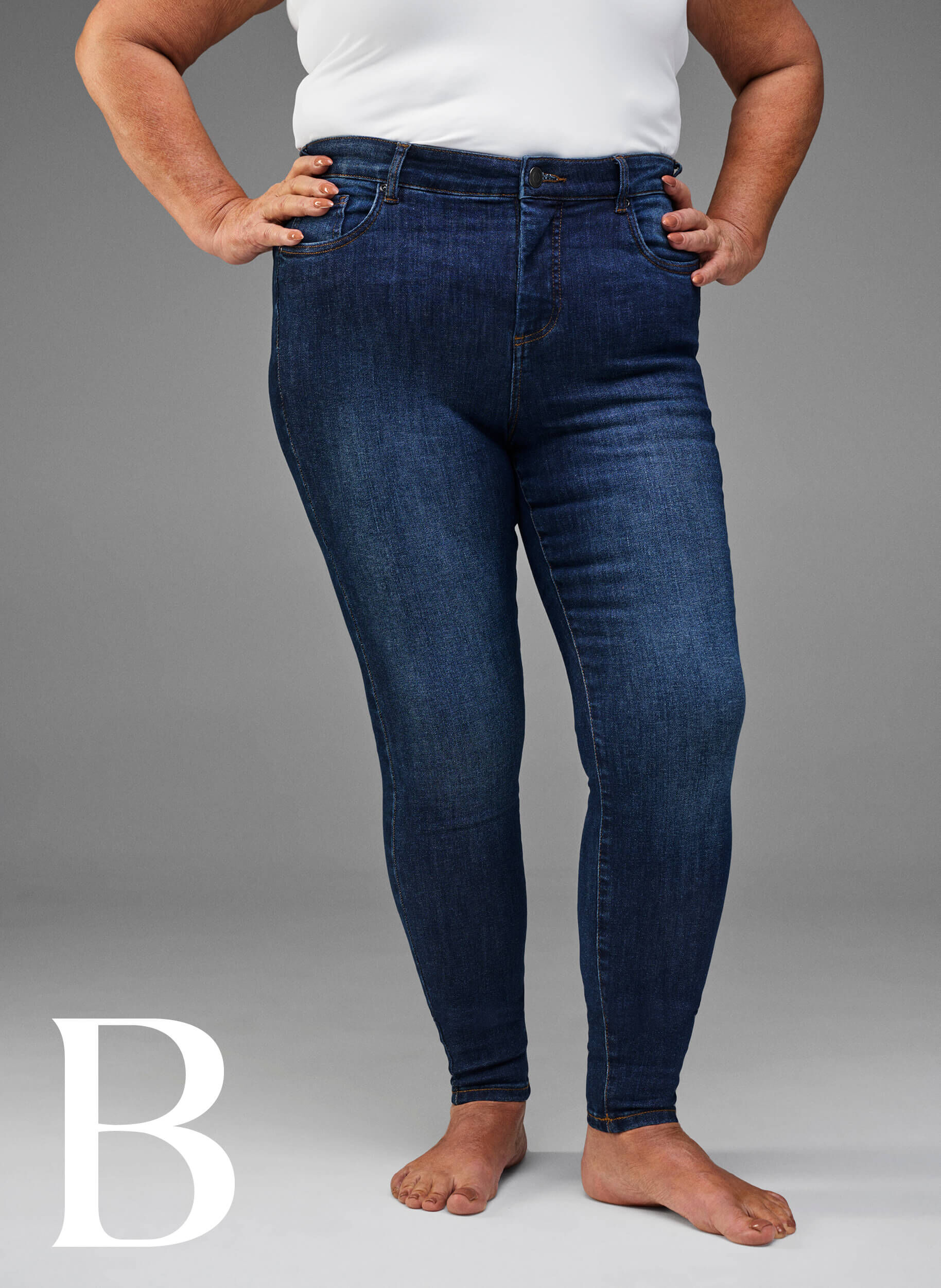 Zizzi Super Slim-Fit-Jeans mit hoher Taille, Dark Blue, Model image number 4