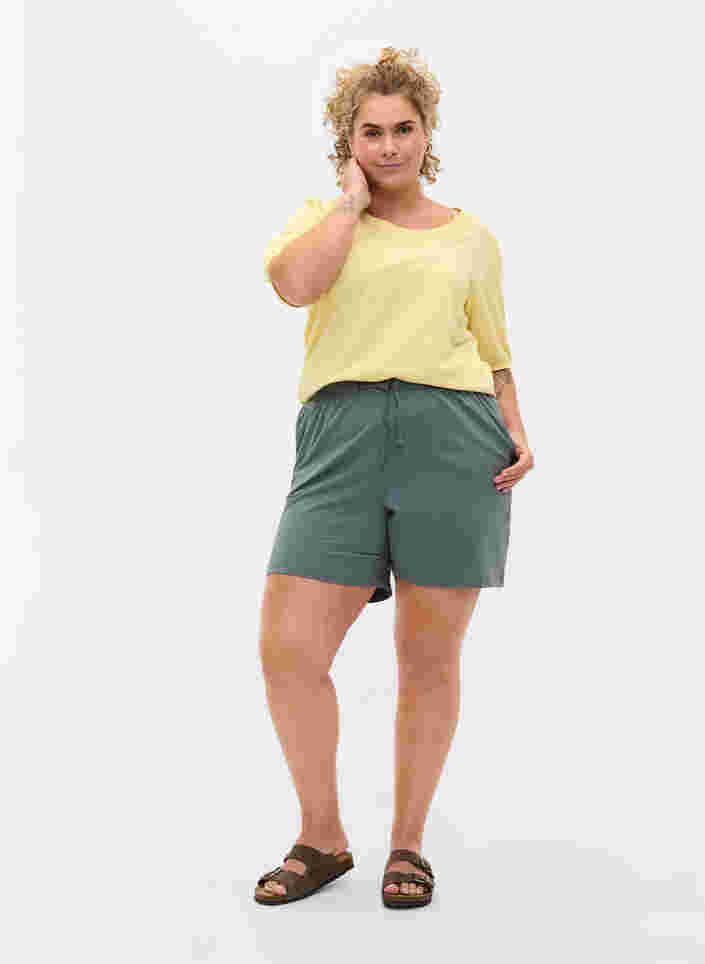 Shorts aus Baumwolle mit Taschen, Balsam Green Solid, Model