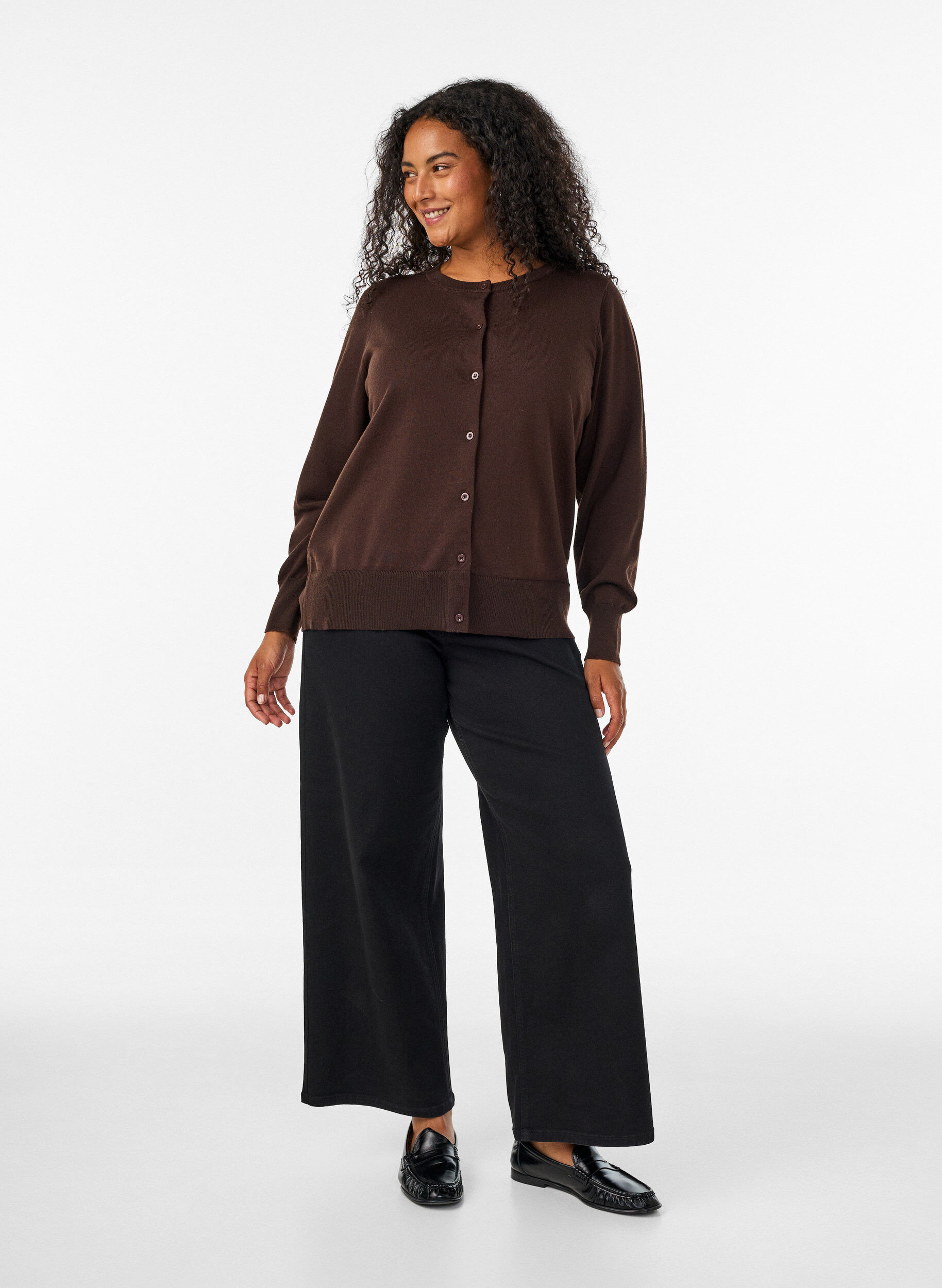 ZizziFeinstrick-Strickjacke mit Rundhalsausschnitt, Braun, Model image number 1