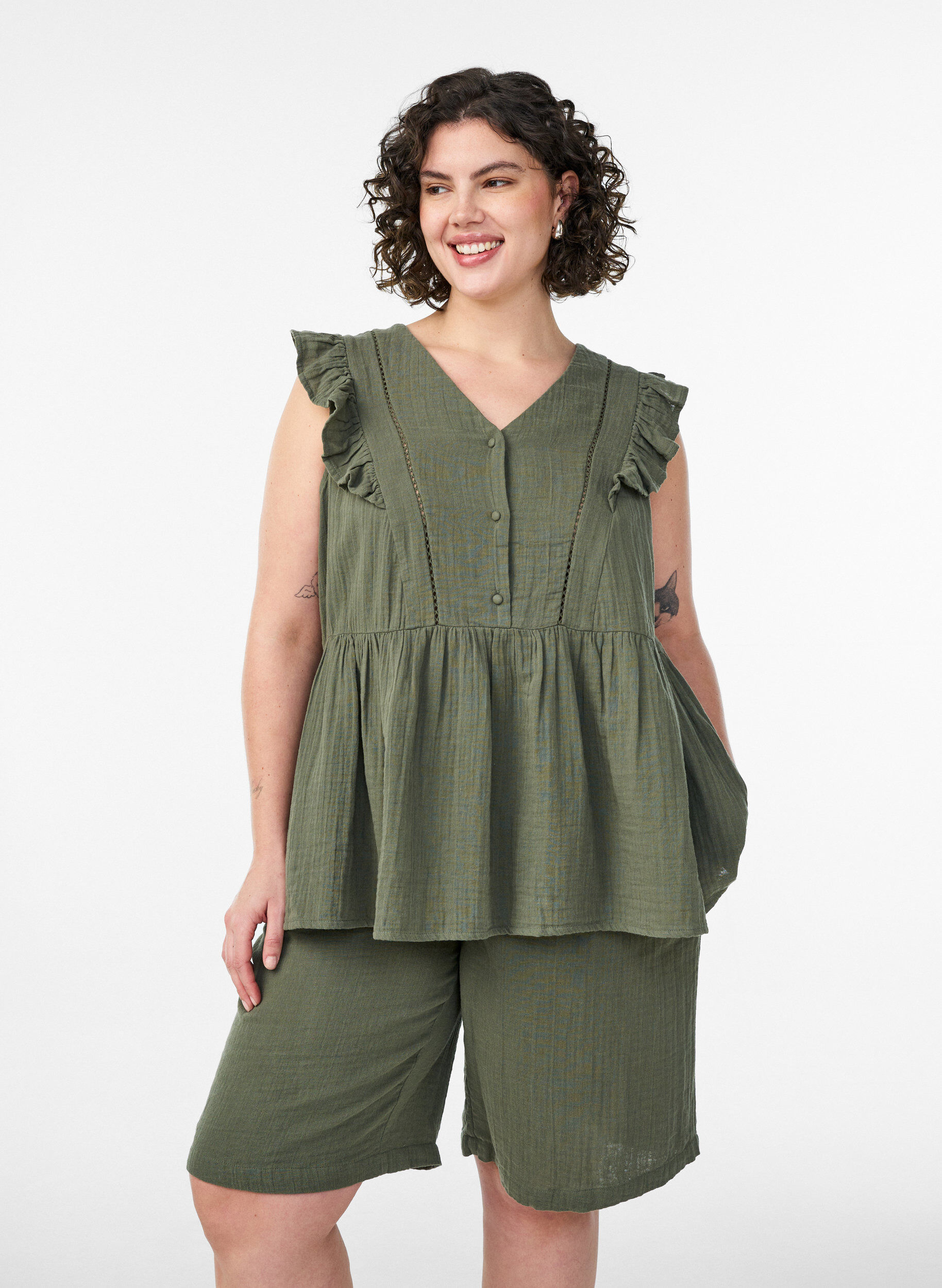 Lockere Shorts aus Baumwollmusselin mit hoher Taille, Gr&uuml;n, Model