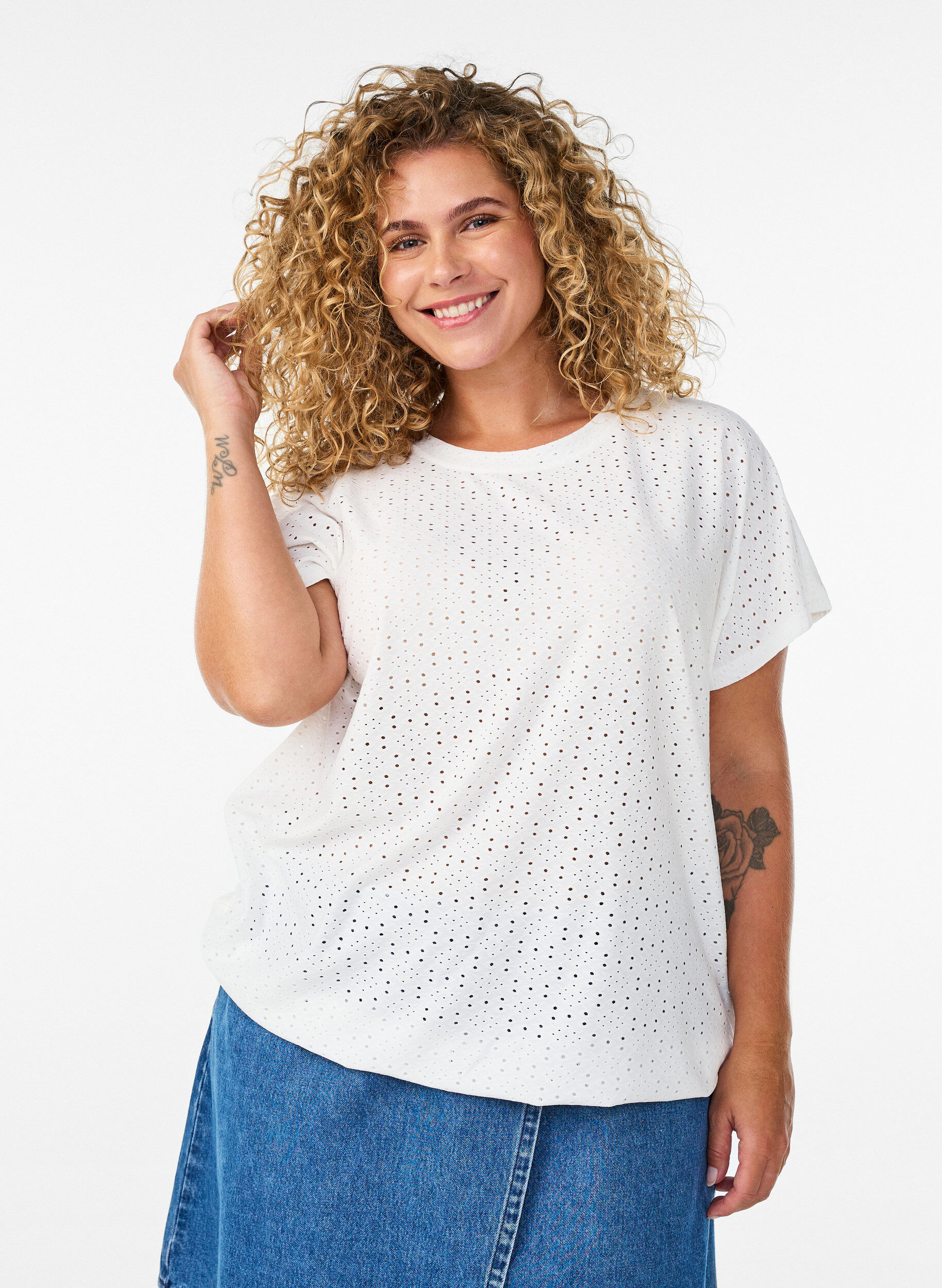 Bluse mit Lochstickerei und Ballon&auml;rmeln, Wei&szlig;, Model