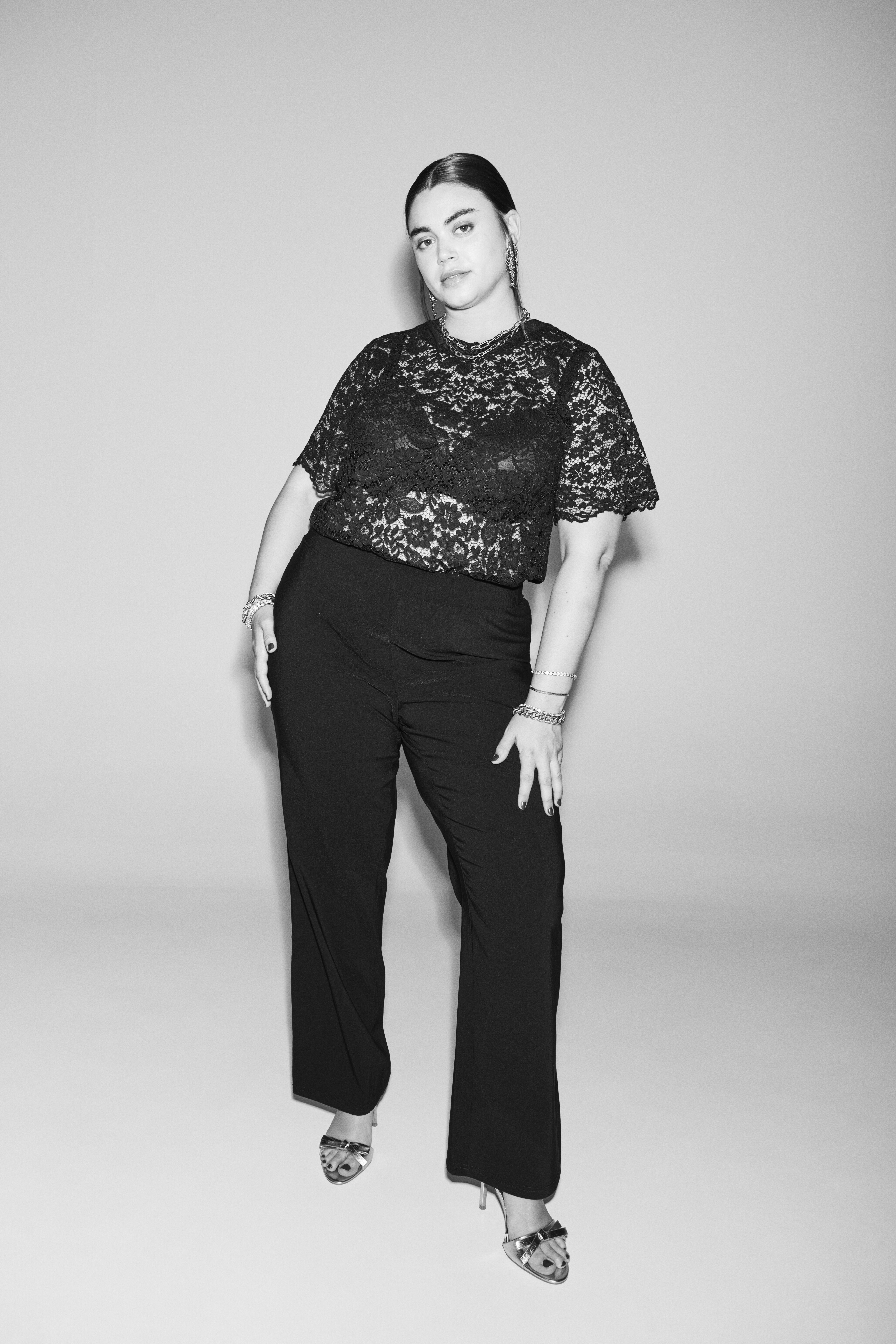 Look mit Spitzenbluse, , Model