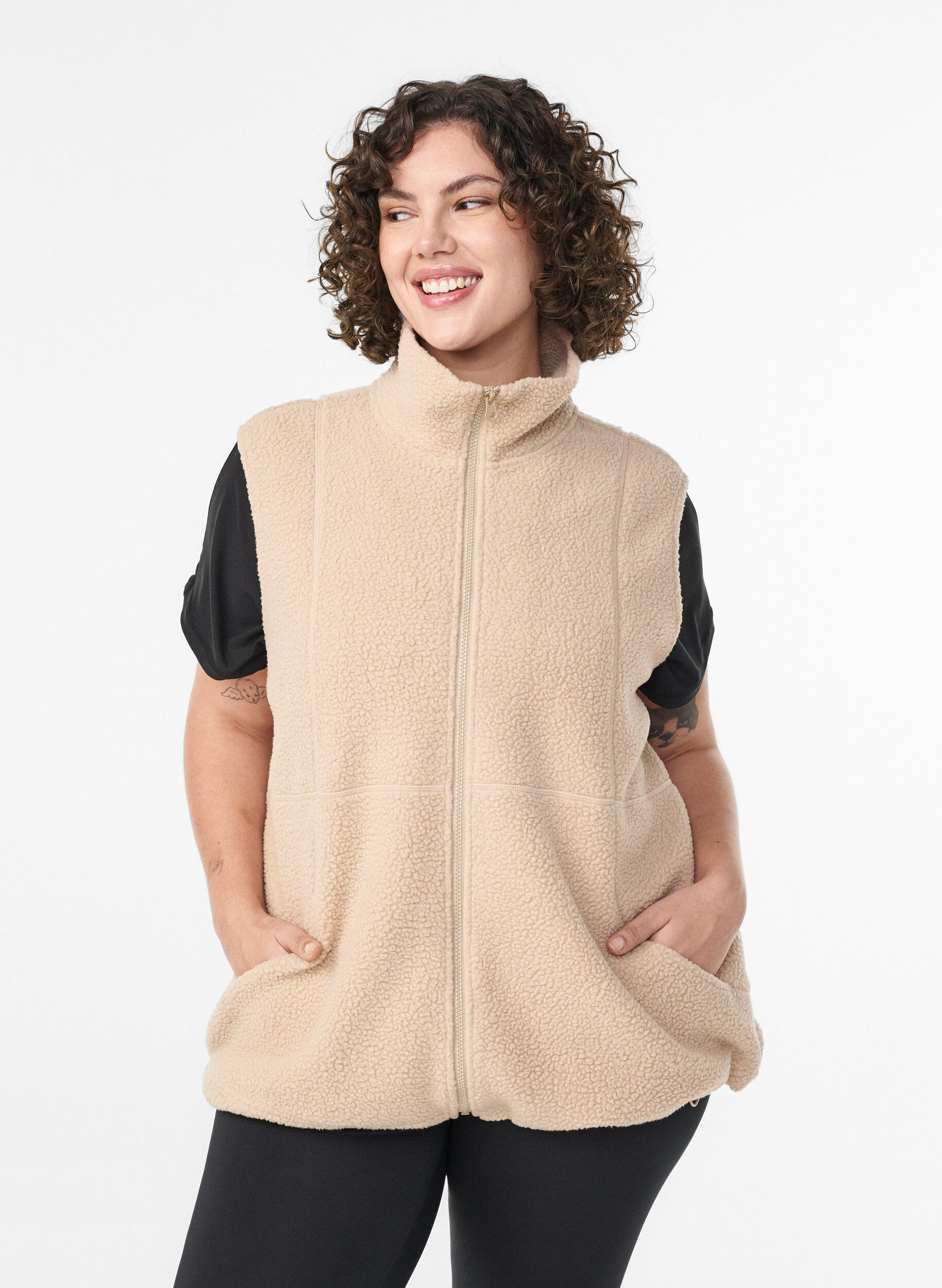 Zizzi Teddy-Weste mit Taschen, Beige, Model image number 0