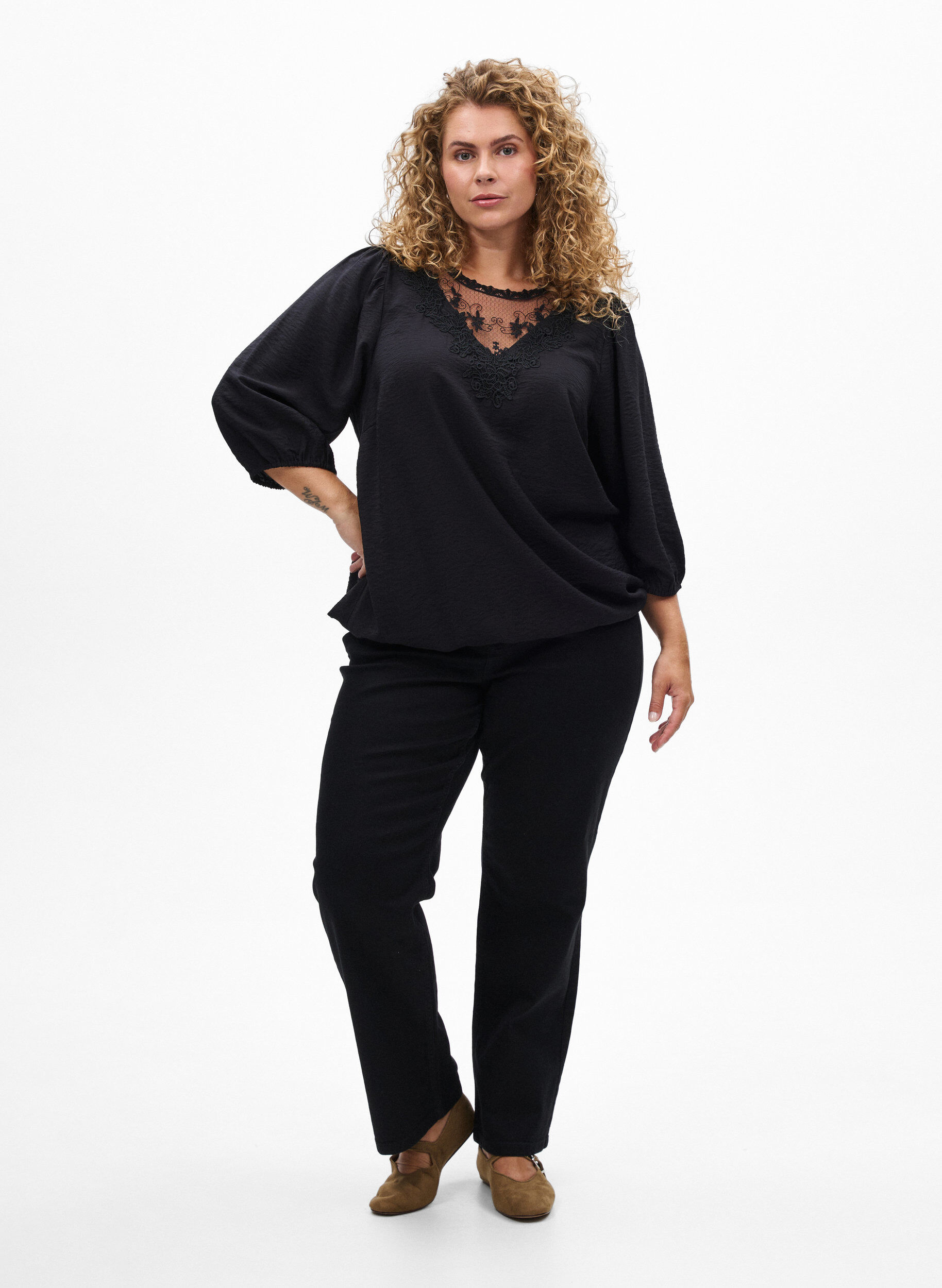 Zizzi Bluse aus Spitze mit 3/4-&Auml;rmeln, Schwarz, Model image number 1