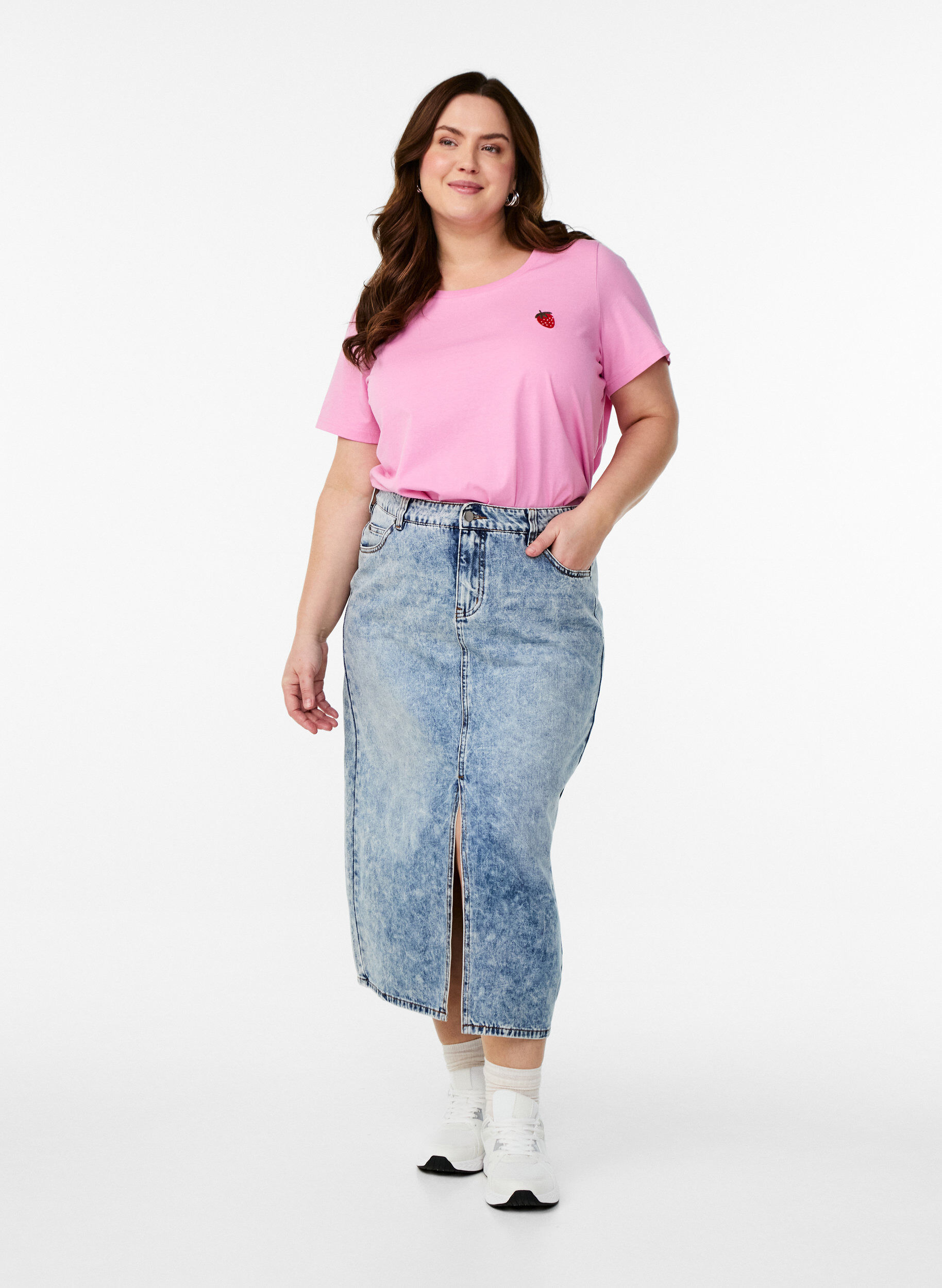 Zizzi T-Shirt mit Erdbeer-Stickerei, Begonia P. W. Berry, Model image number 2