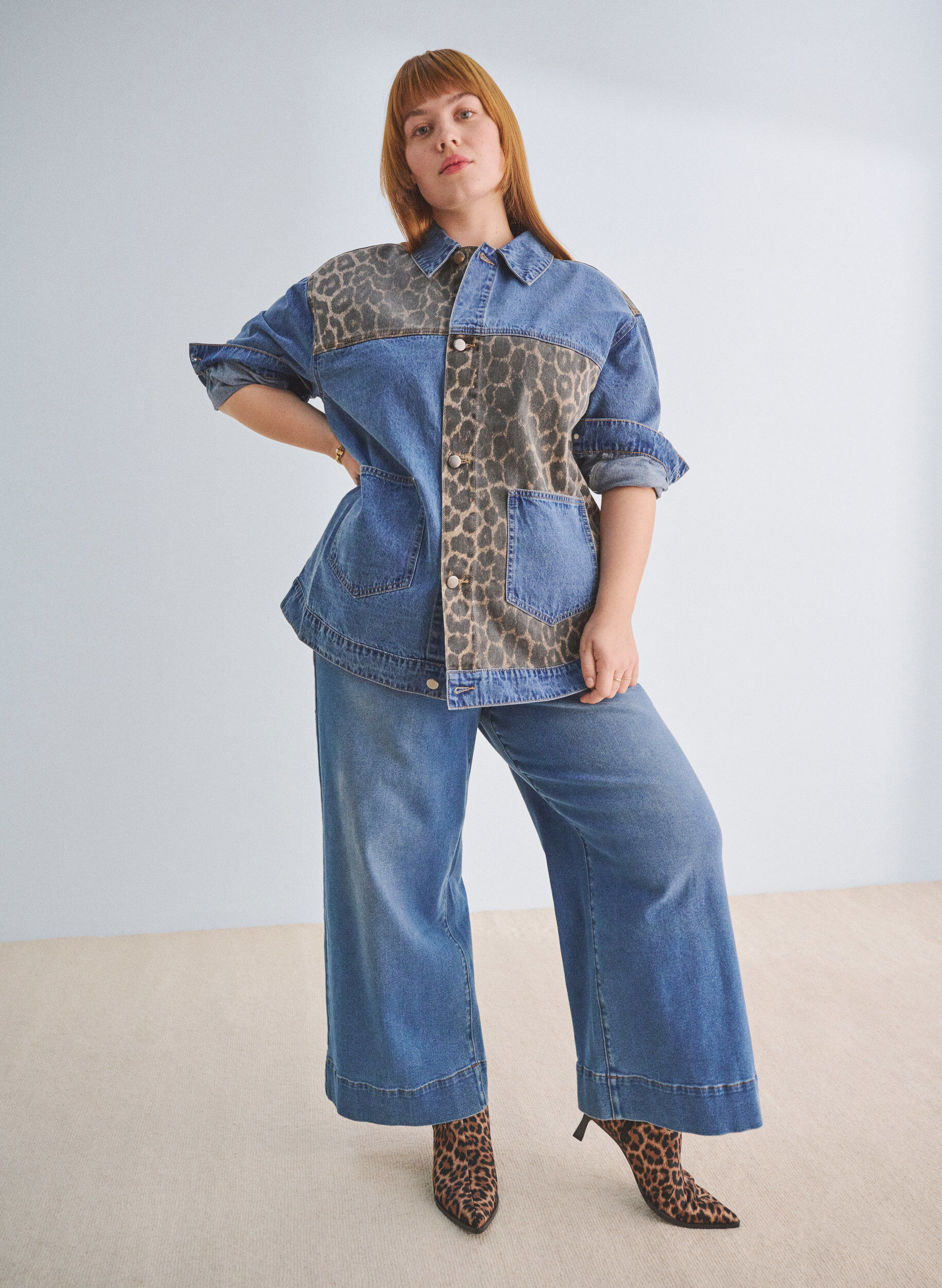 Zizzi Cropped Jeans mit breitem Bein, Blau, Image image number 0