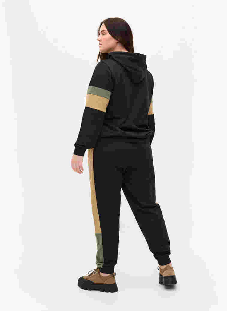 Sweatpants mit Trackdetails, Black/Camel, Model image number 1