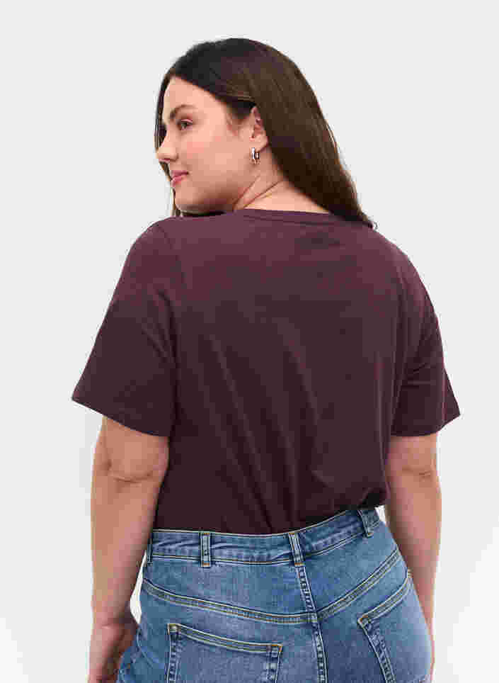 T-Shirt aus Bio-Baumwolle mit V-Ausschnitt, Plum Perfect, Model image number 1