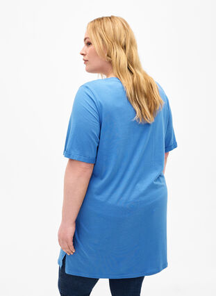 Einfarbiges Oversize T-Shirt mit V-Ausschnitt, Marina, Model image number 1