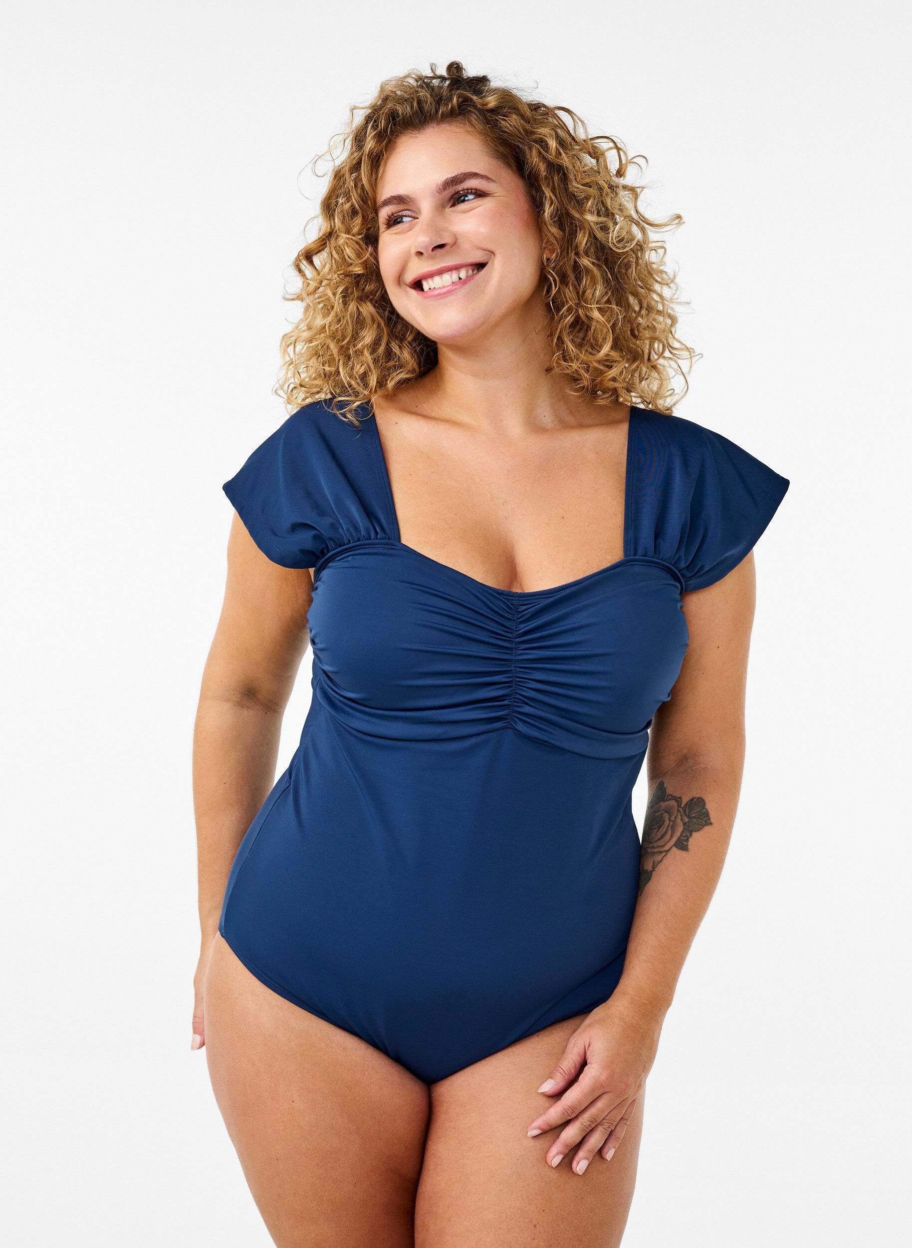 Zizzi Badeanzug mit kurzen &Auml;rmeln und Raffung, Blau, Model image number 1